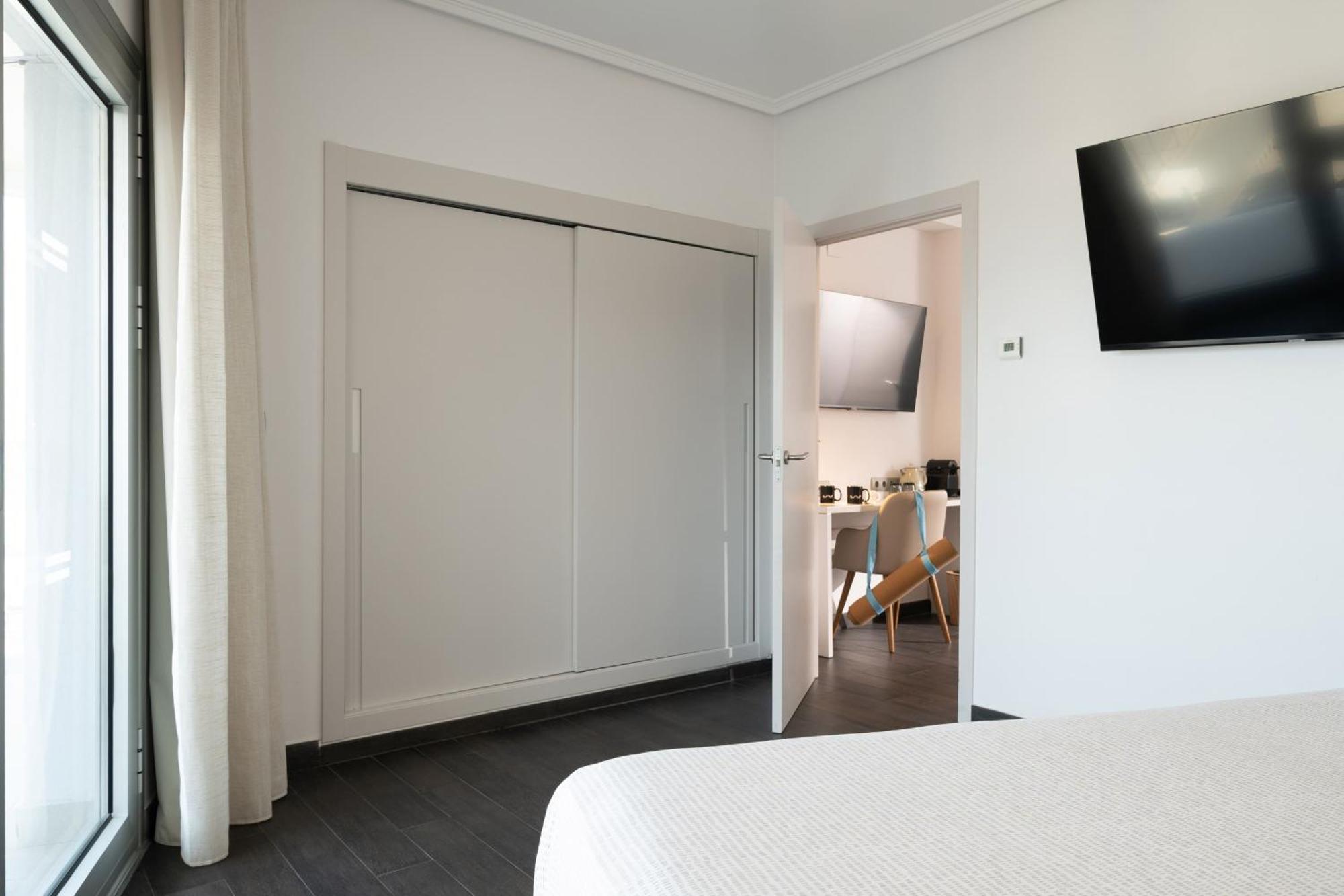 The Townhouse Port View (2 adults + 2 children)