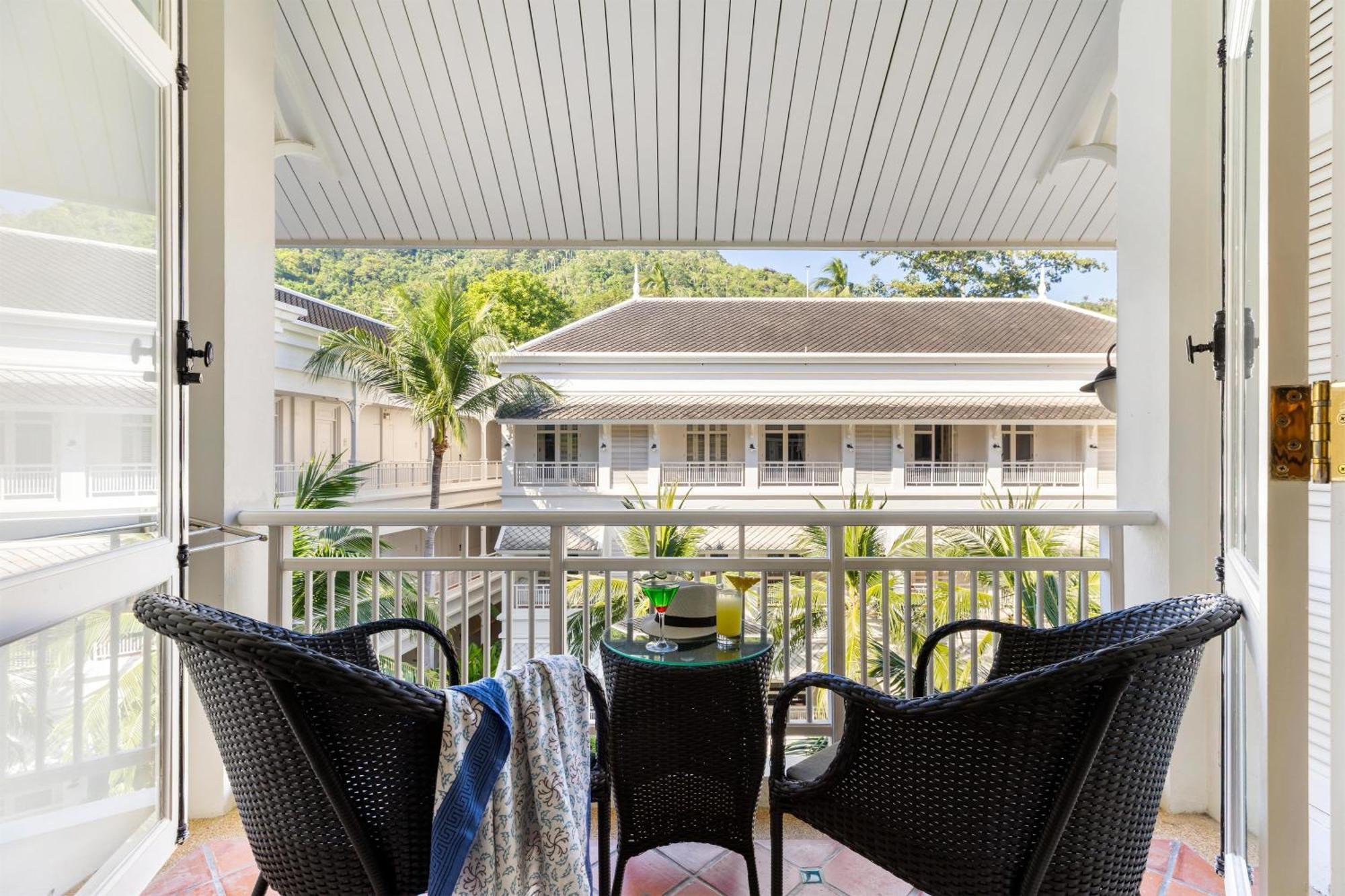 Superior Zimmer mit Balkon, 1 Kingsize-Bett und Poolblick