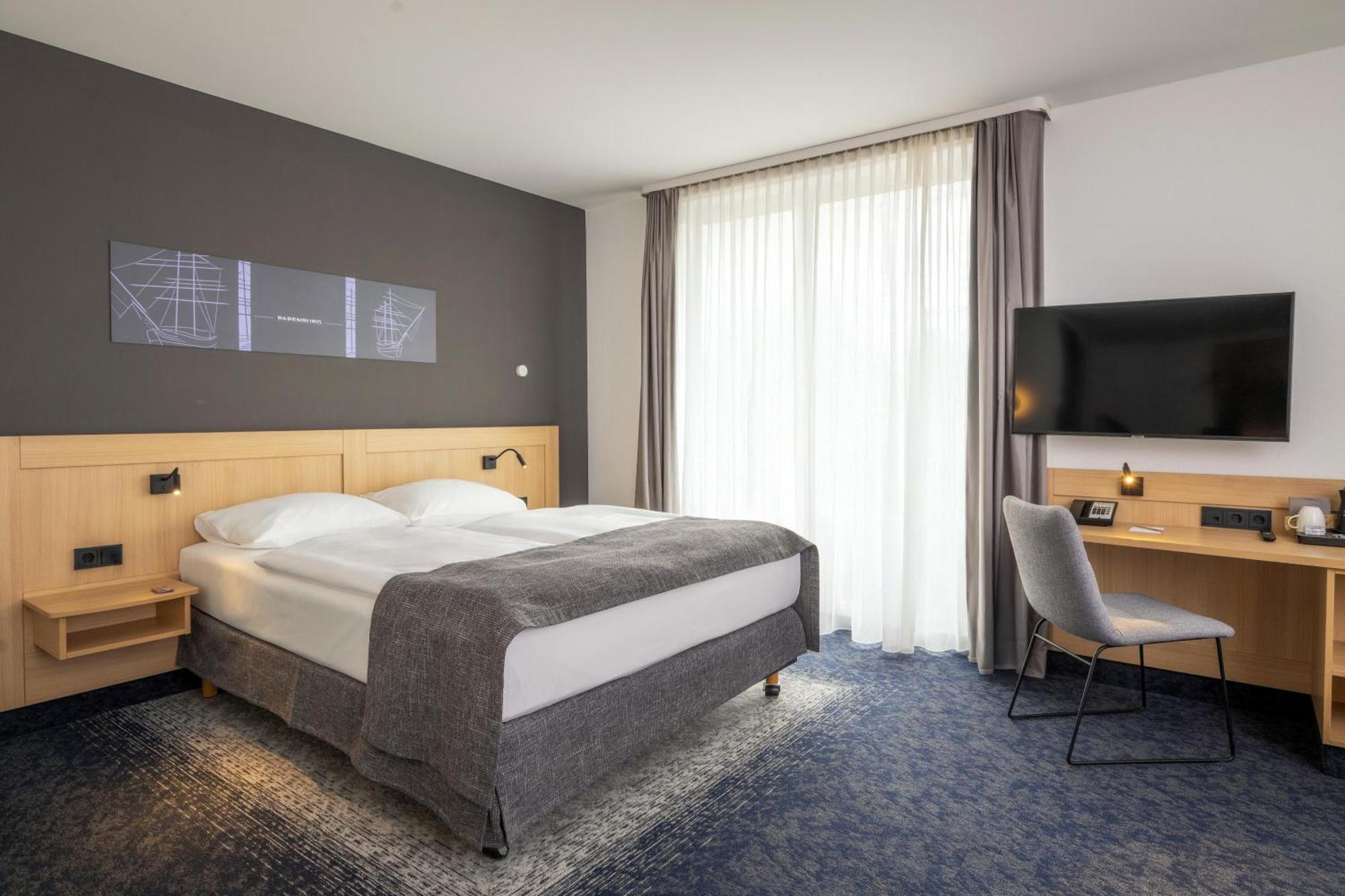 Zimmer mit Queensize-Bett und ebenerdiger Dusche – 2. Etage/behindertengerechter Zugang/Nichtraucher