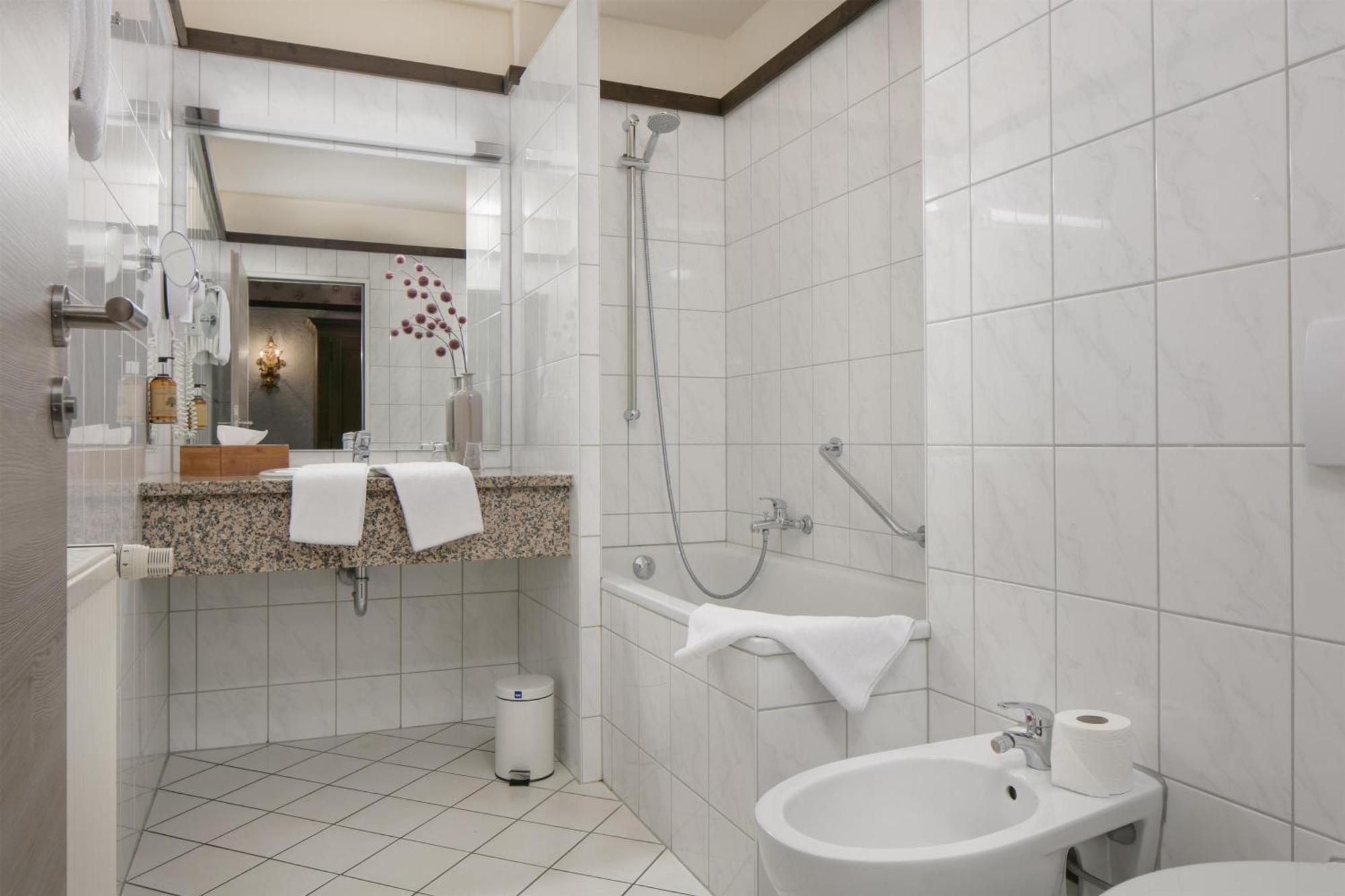 Comfort Queen Room
