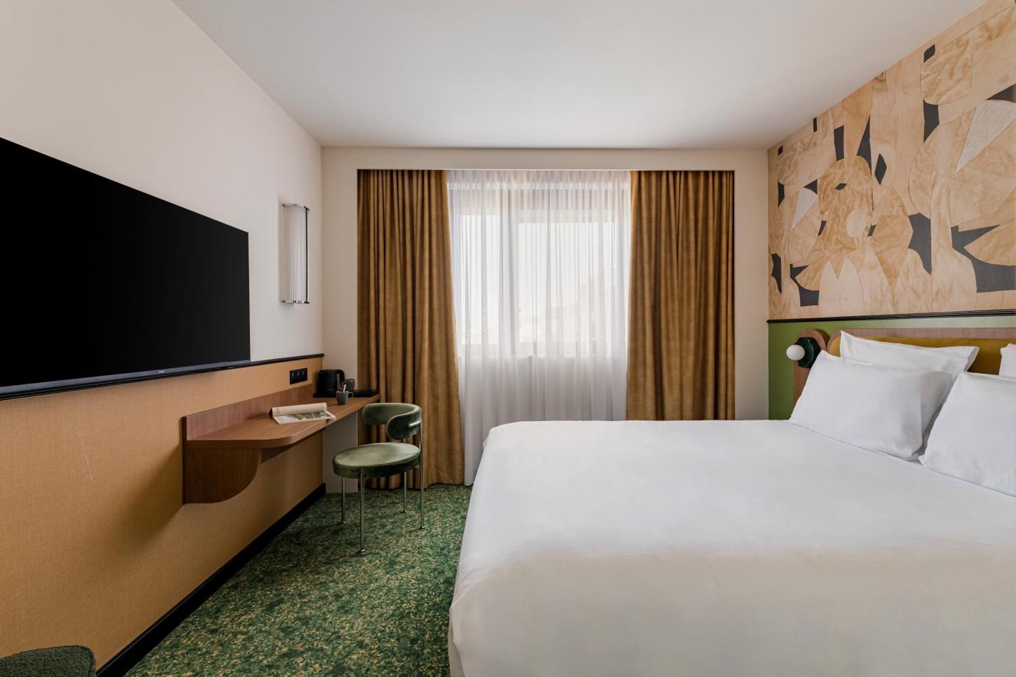 Two Adjacent Rooms non connecting