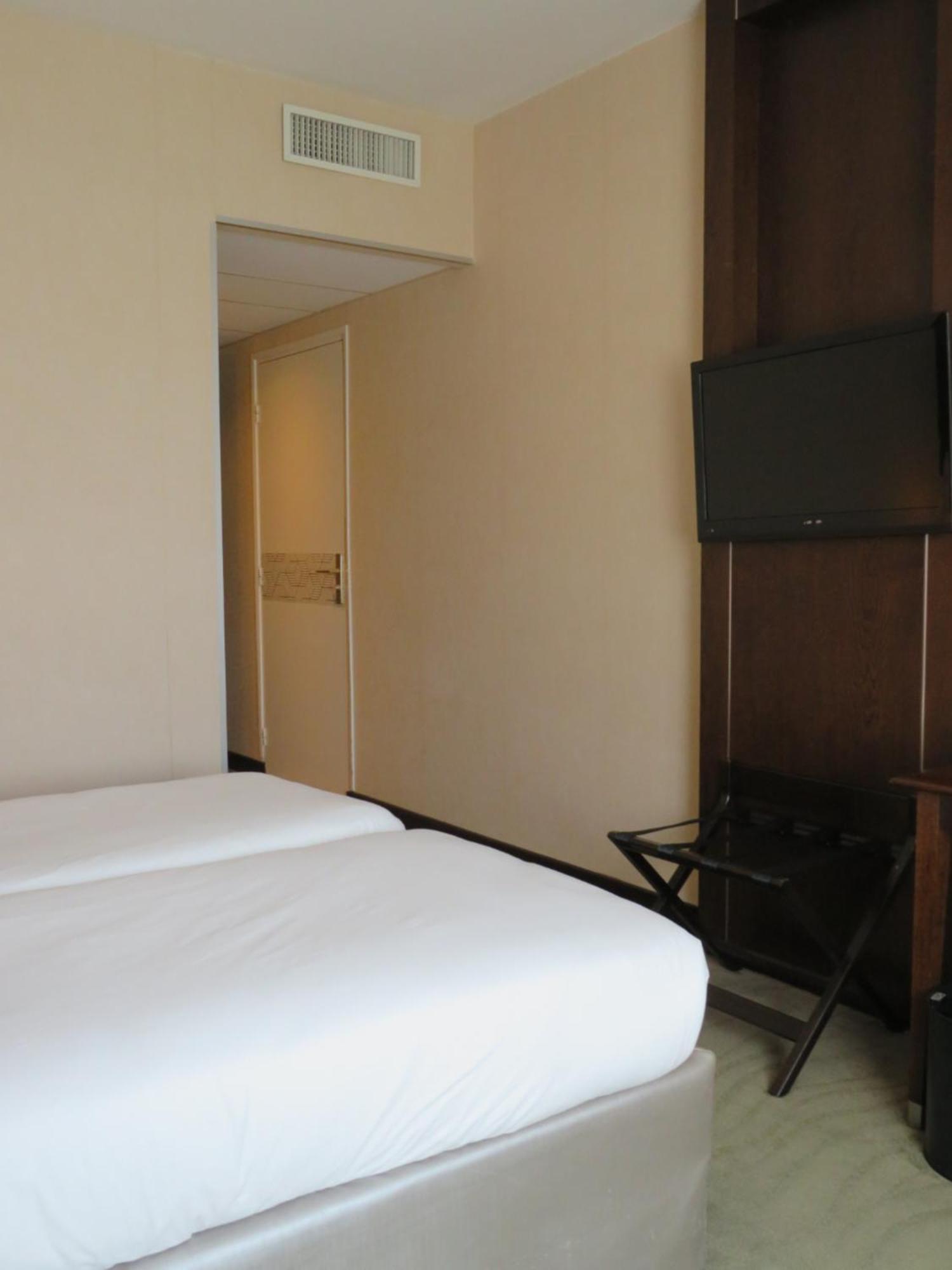 Standard Room 2 Singles Beds