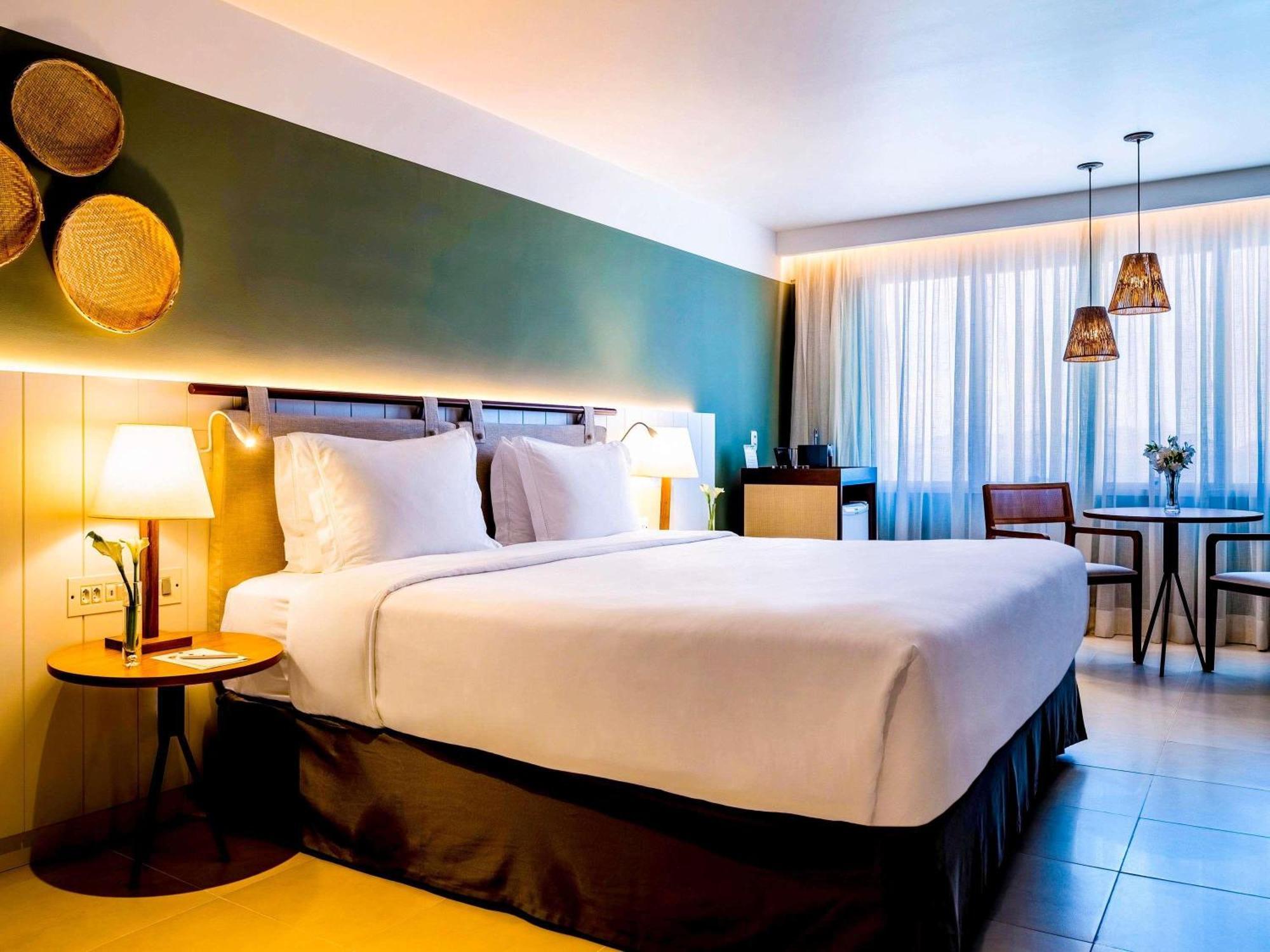 Deluxe Zimmer mit Kingsize-Bett und Stadtblick
