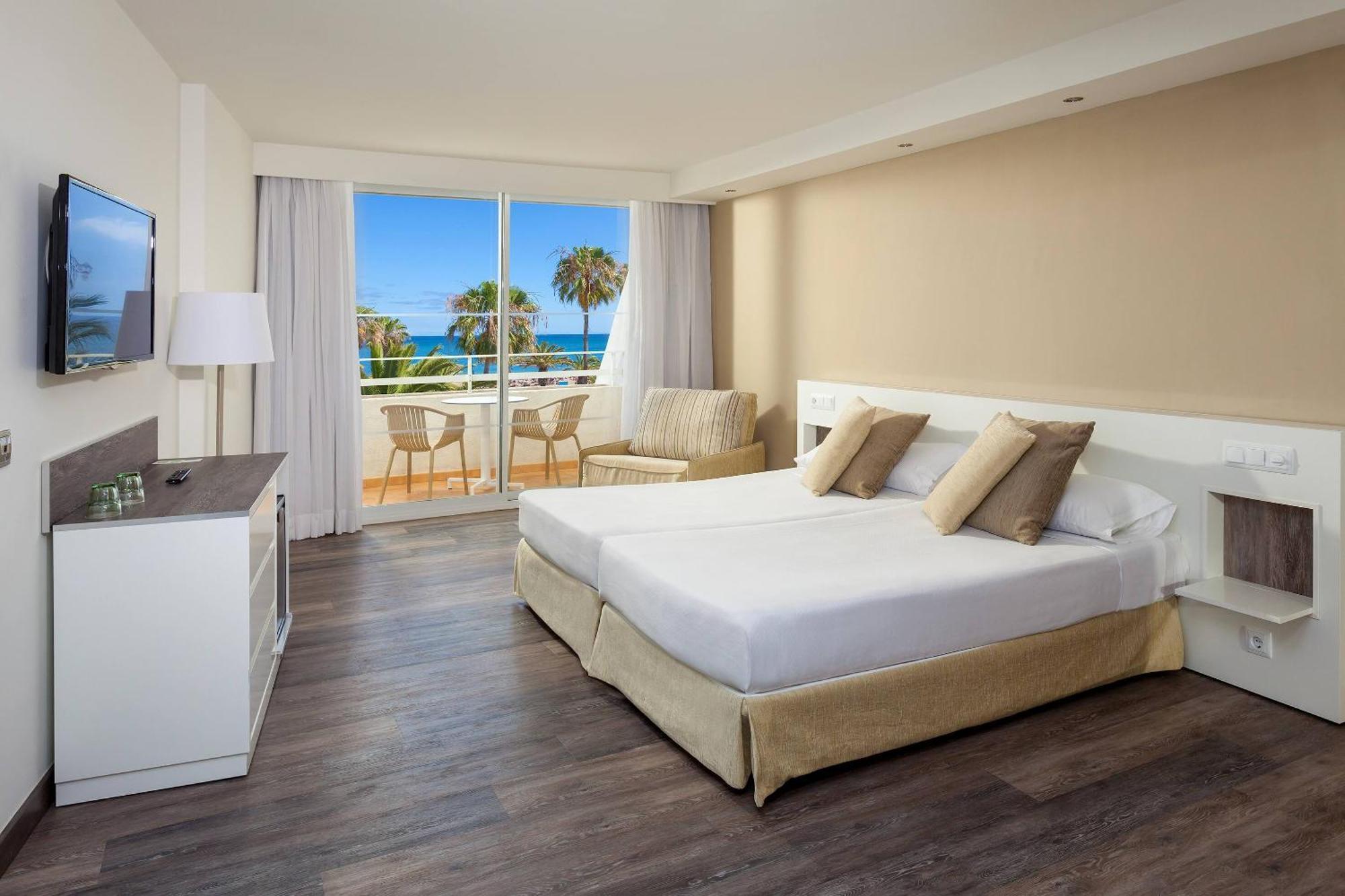 Quarto com 2 Camas de Solteiro e Vista do Mar