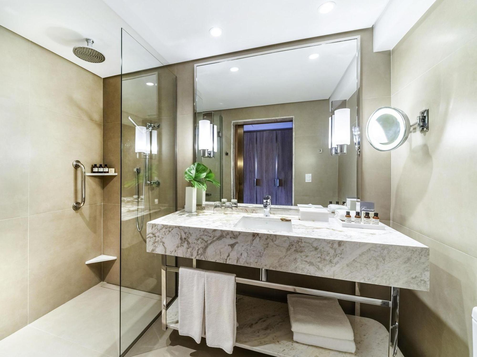 Fairmont Gold Twin Room with City View