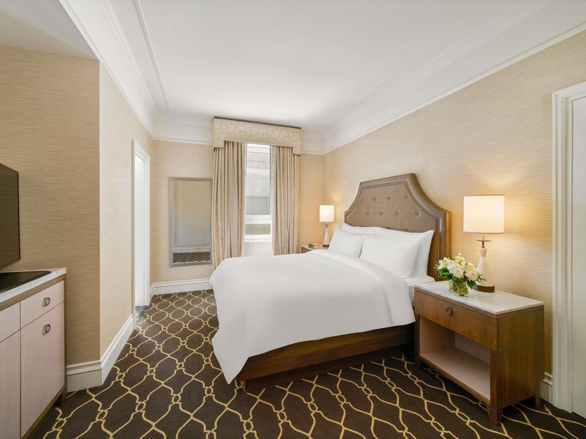 Chambre Lit Queen-Size - Vue sur Ville ou Cour