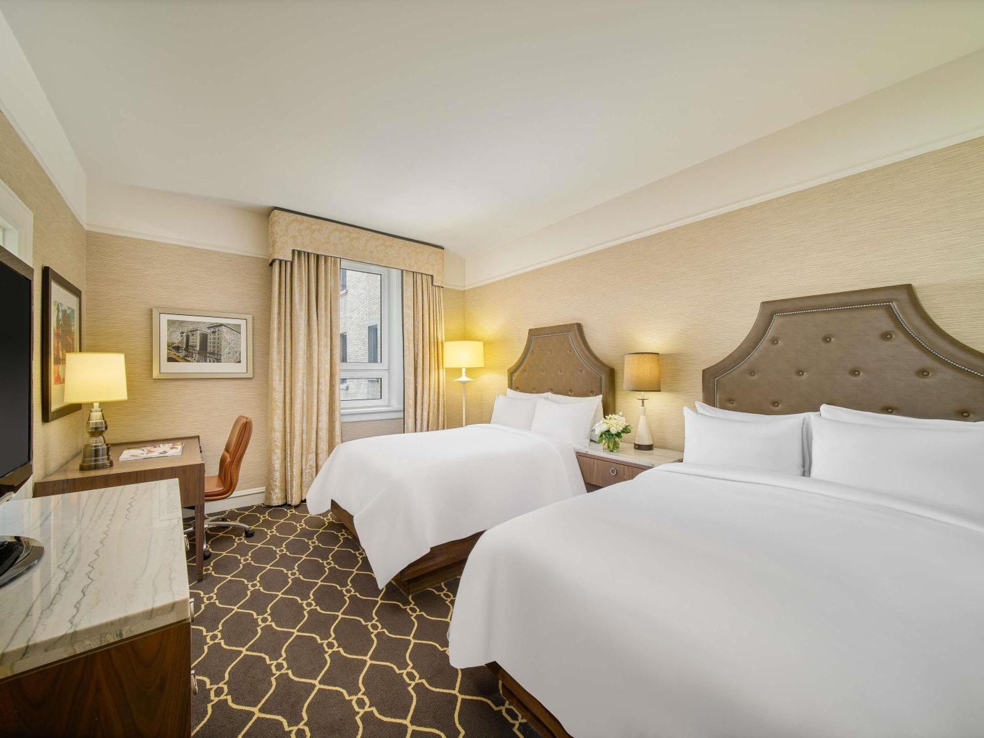 Chambre Double avec 2 Lits Doubles - Vue sur Ville ou Cour