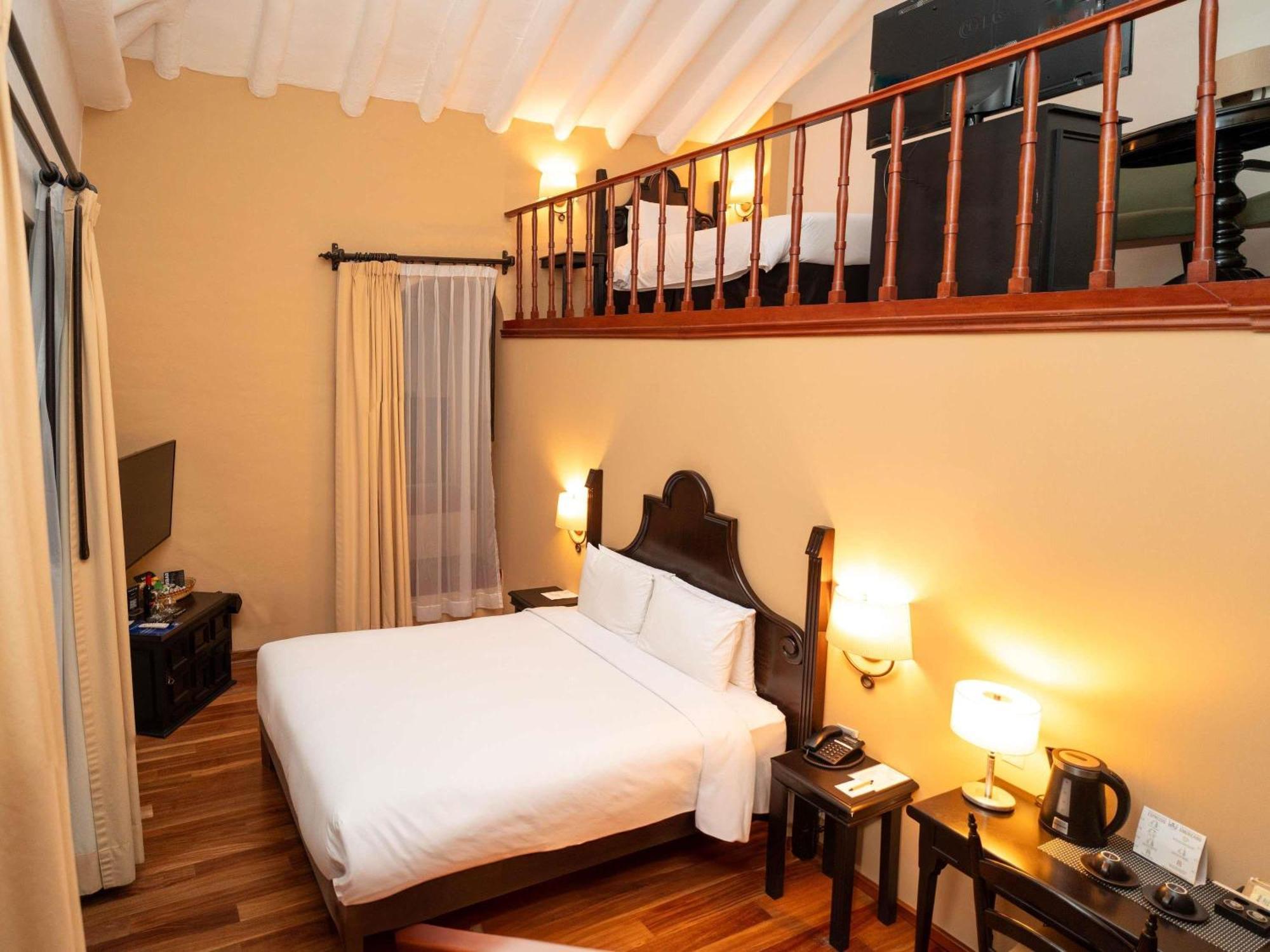 Colonial Family Duplex Room