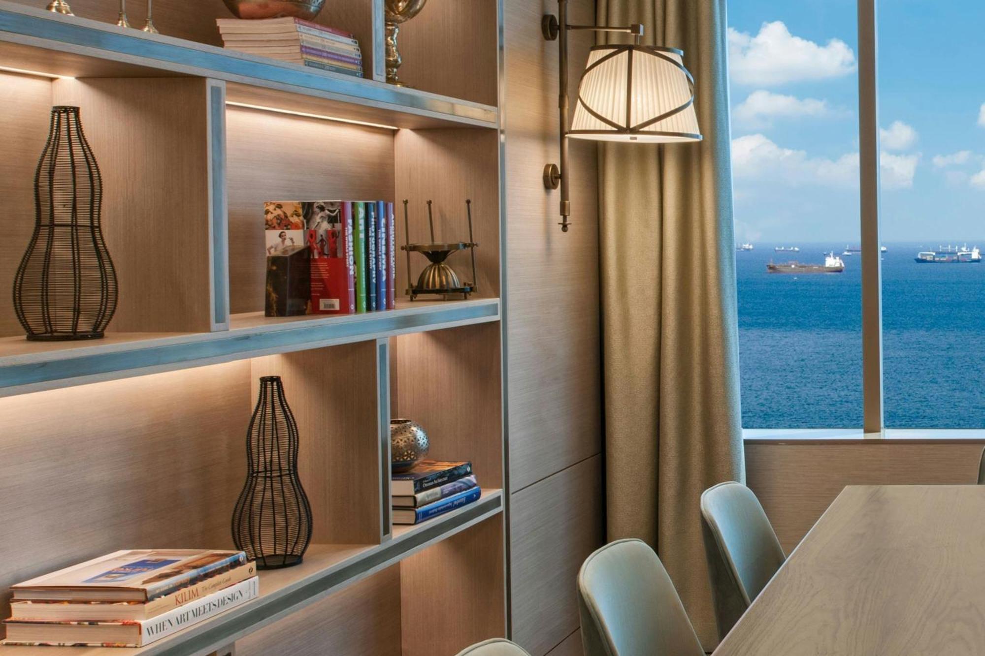 Presidential Suite Club lounge access 1 King Sea view