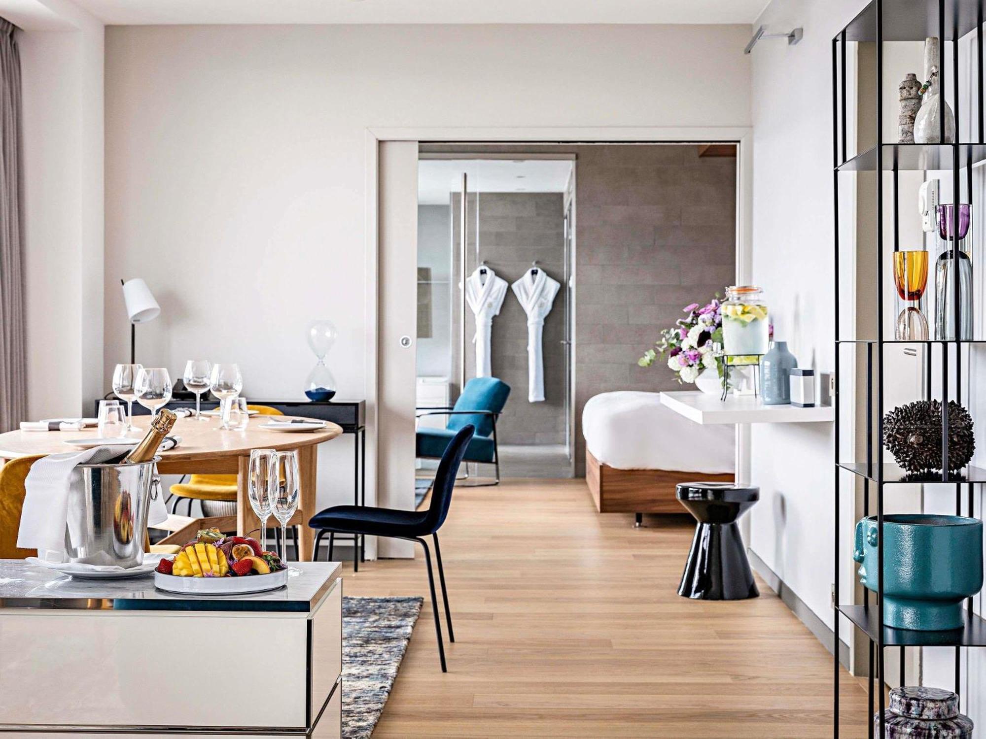 PENTHOUSE EIFFEL - 1 Kral Boy Yataklı, Manzaralı - En Üst Katta