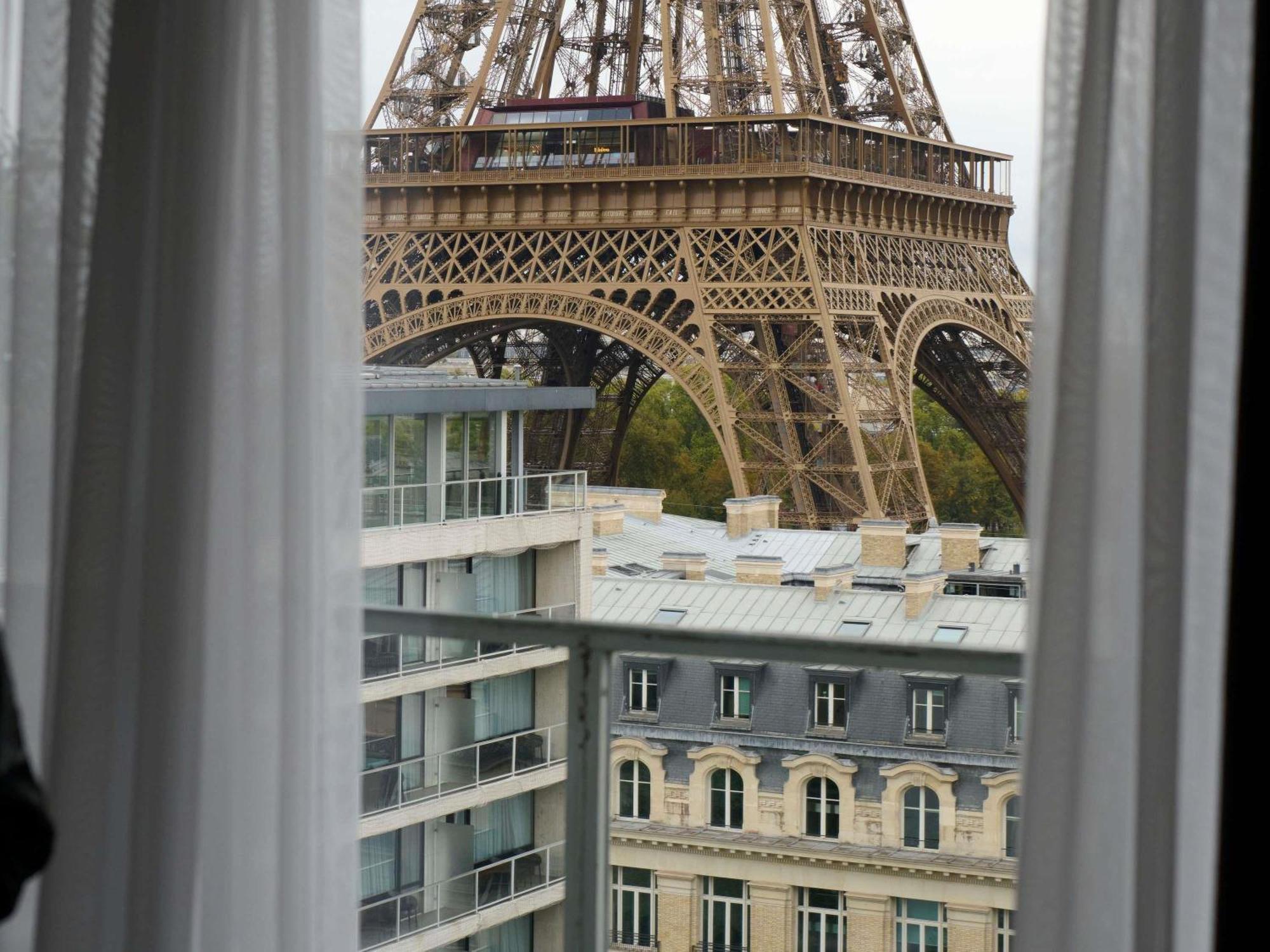 PENTHOUSE EIFFEL One King Bed View Top floor