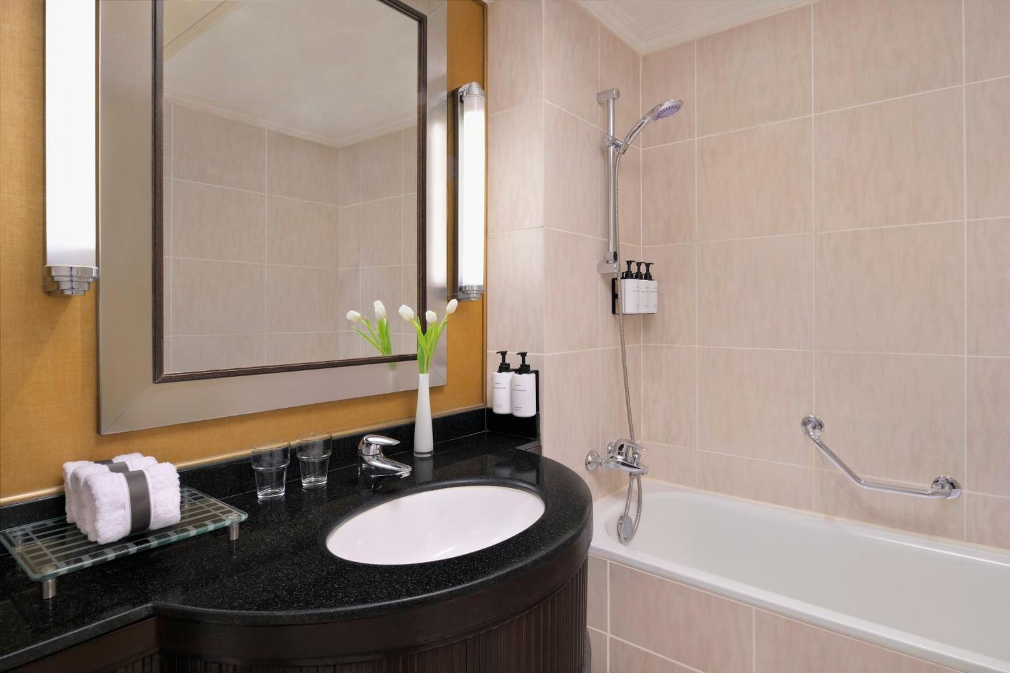 Classic Twin Room - Club Lounge Access