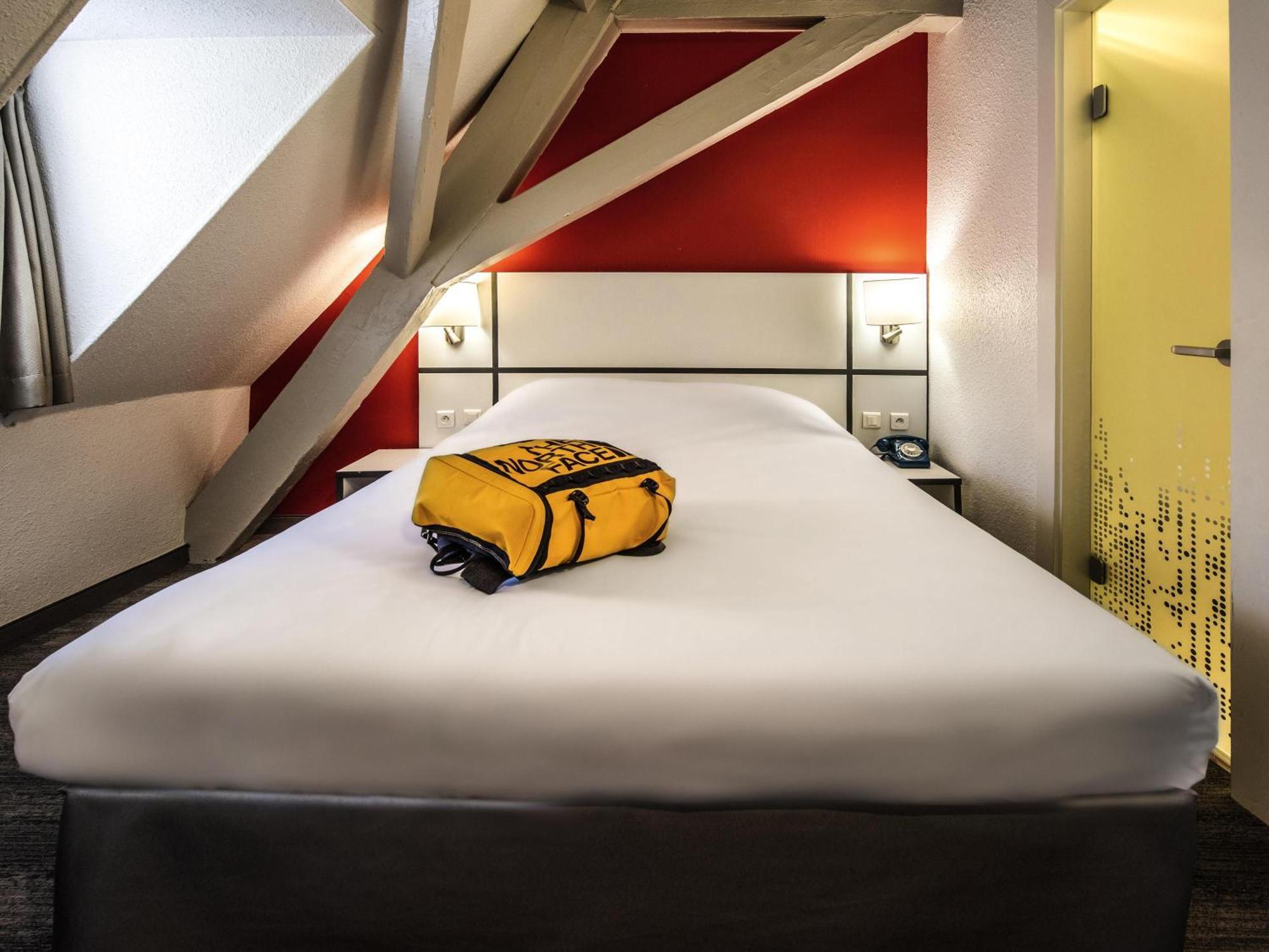 Standard Double Room One Single Bed