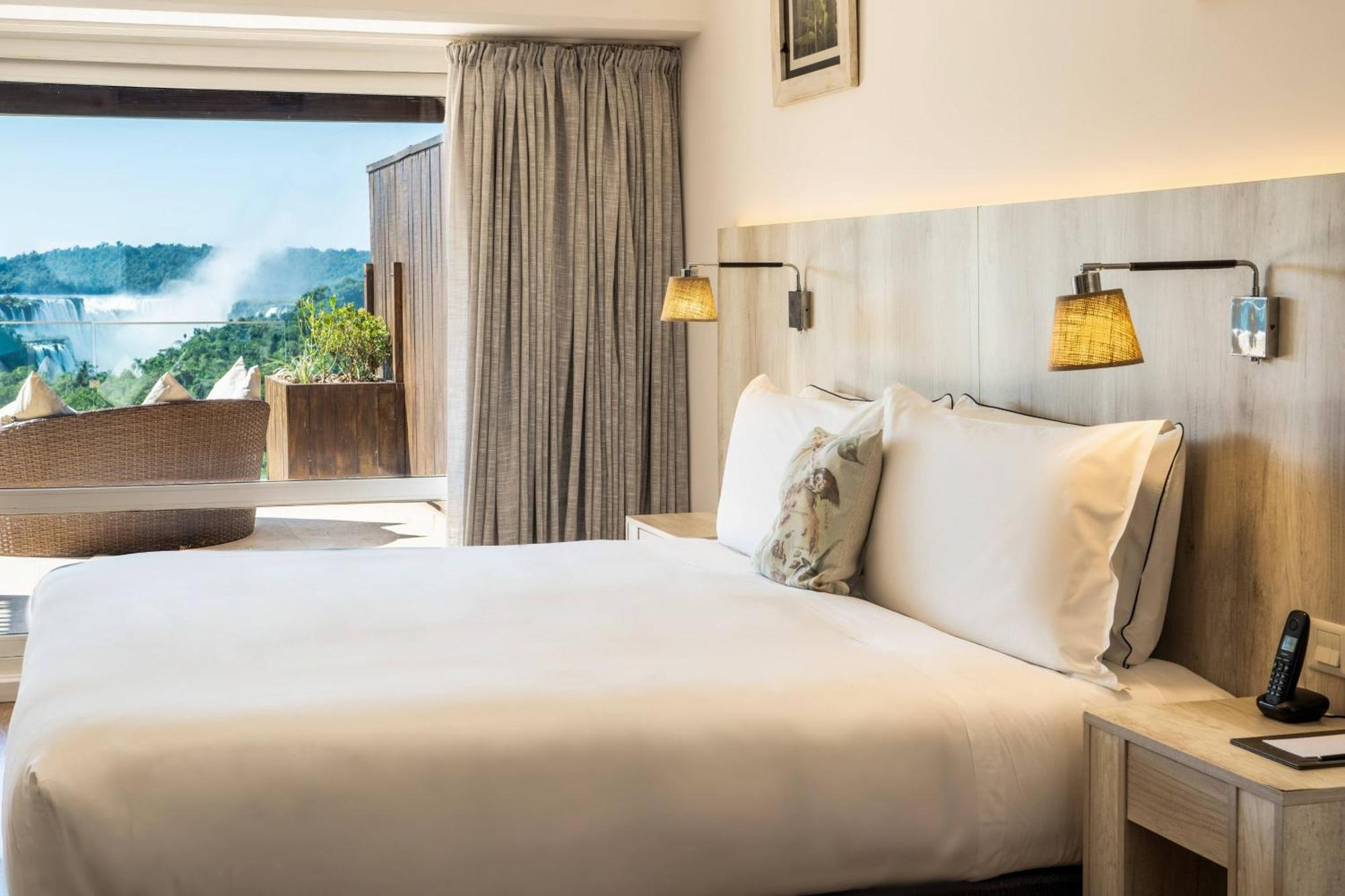 Deluxe Junior Suite Red Level with Waterfall View