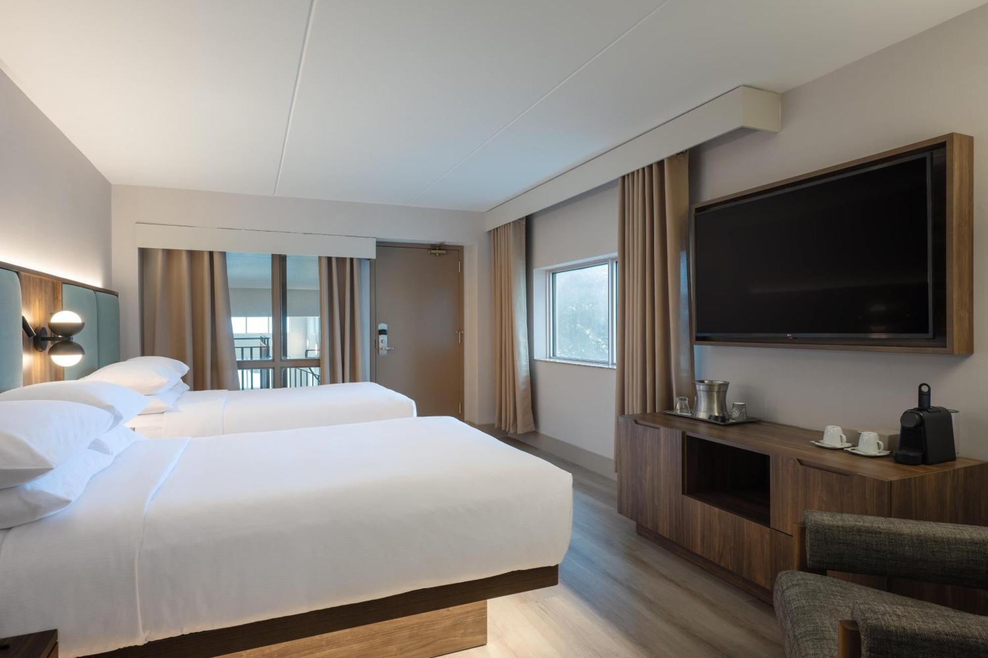 Double Room with Two Double Beds - Pool Side