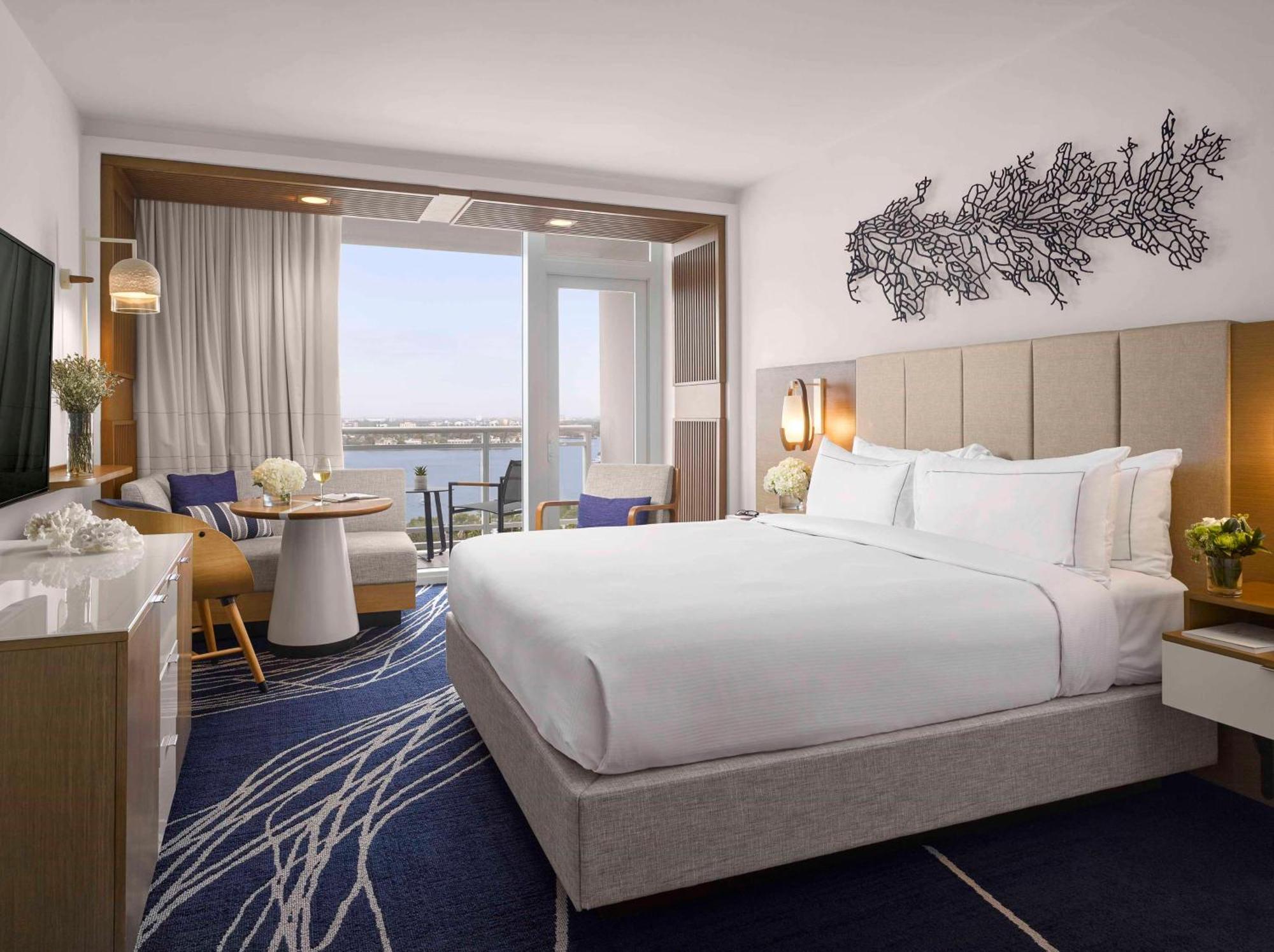 King Room with Balcony and Cruise Port View