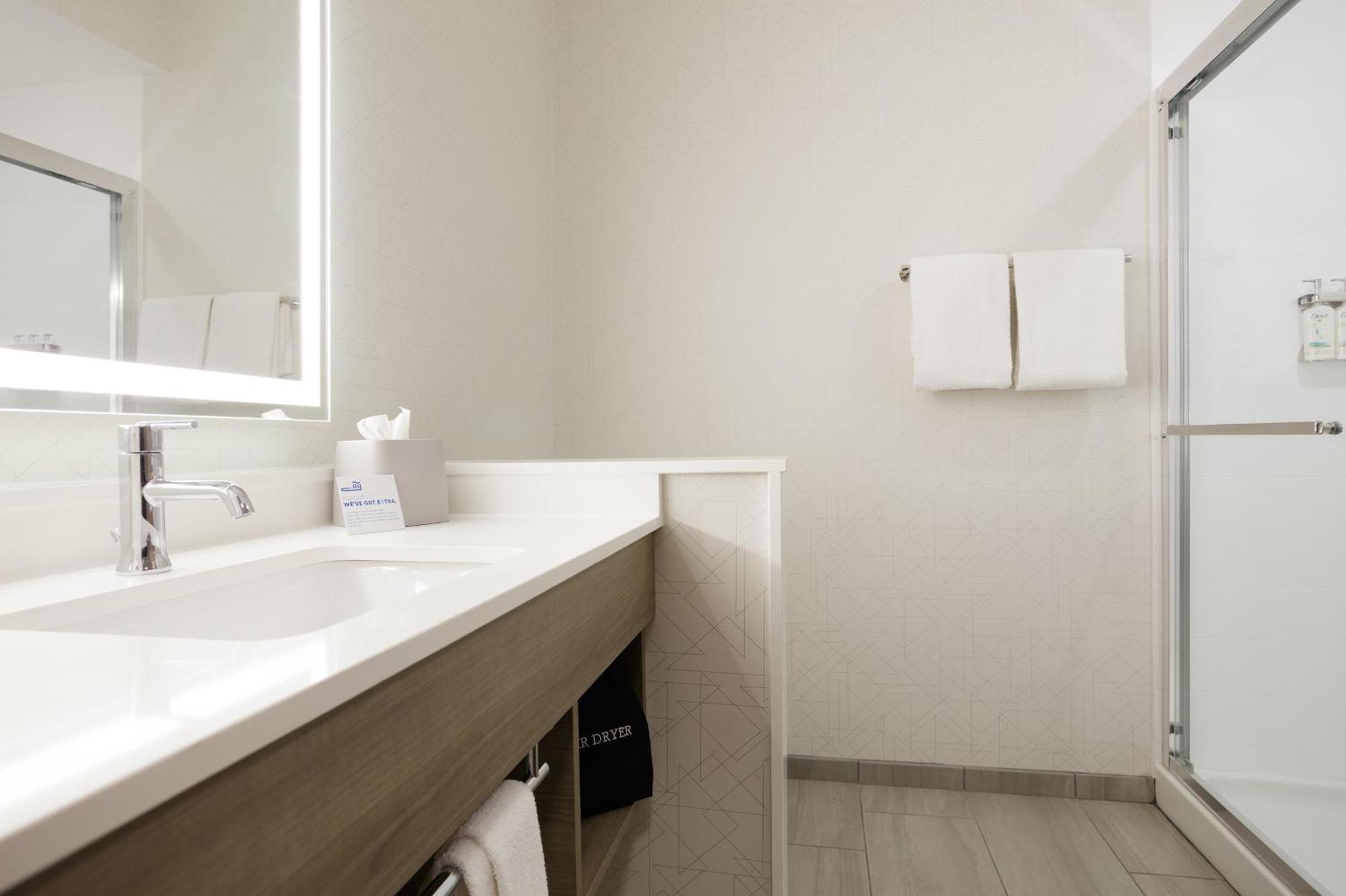 Deluxe Zimmer mit Kingsize-Bett - barrierefrei, ebererdige Dusche, Nichtraucher