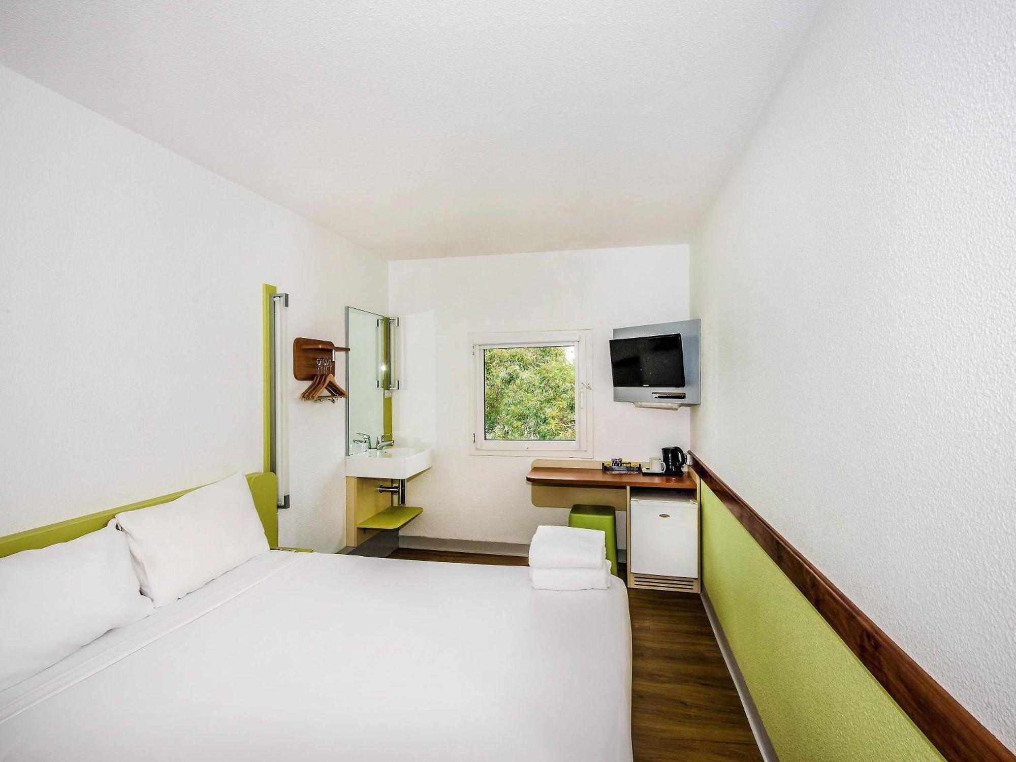 Standard Zimmer mit Kingsize-Bett