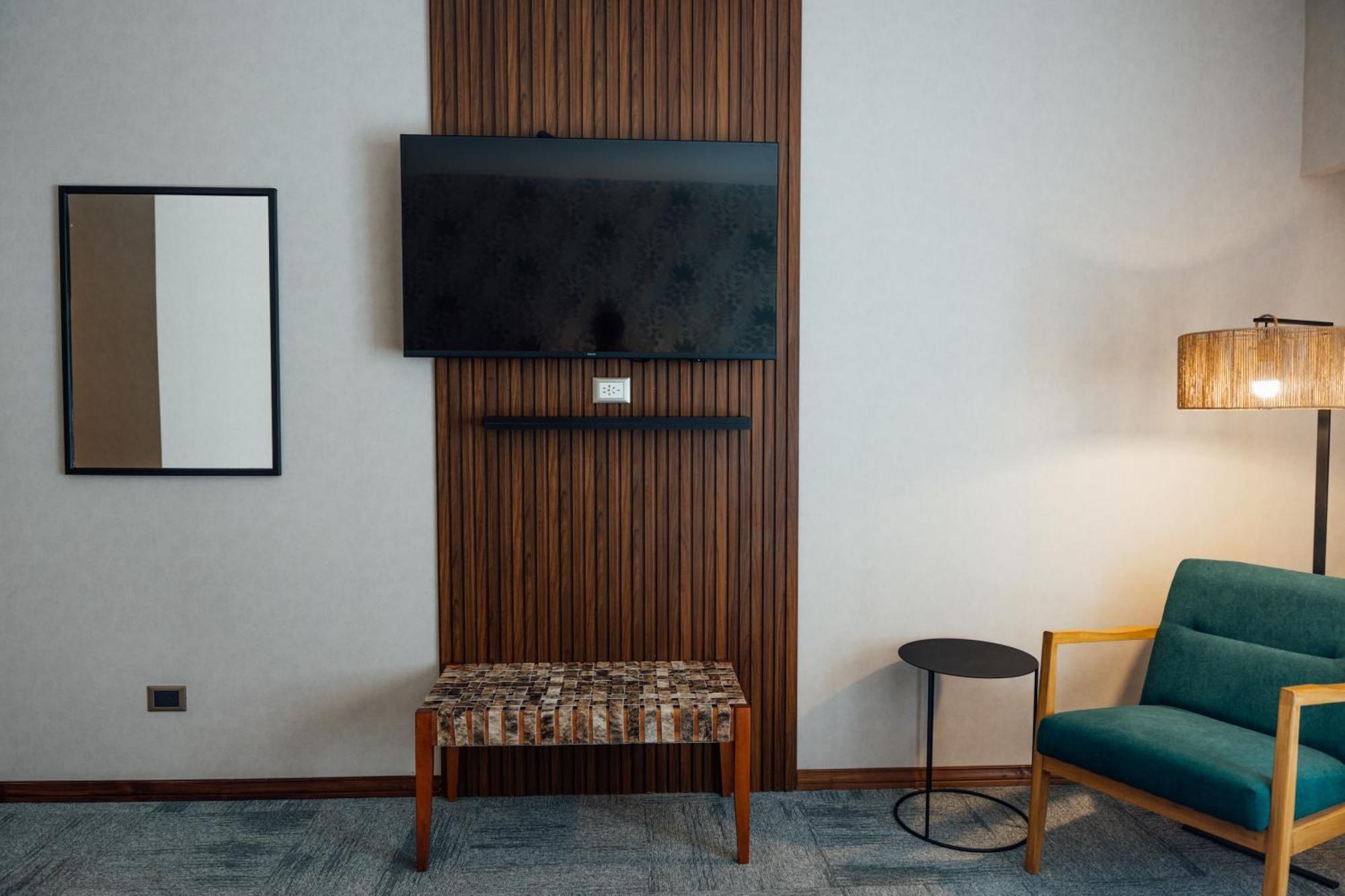 Executive Family Room