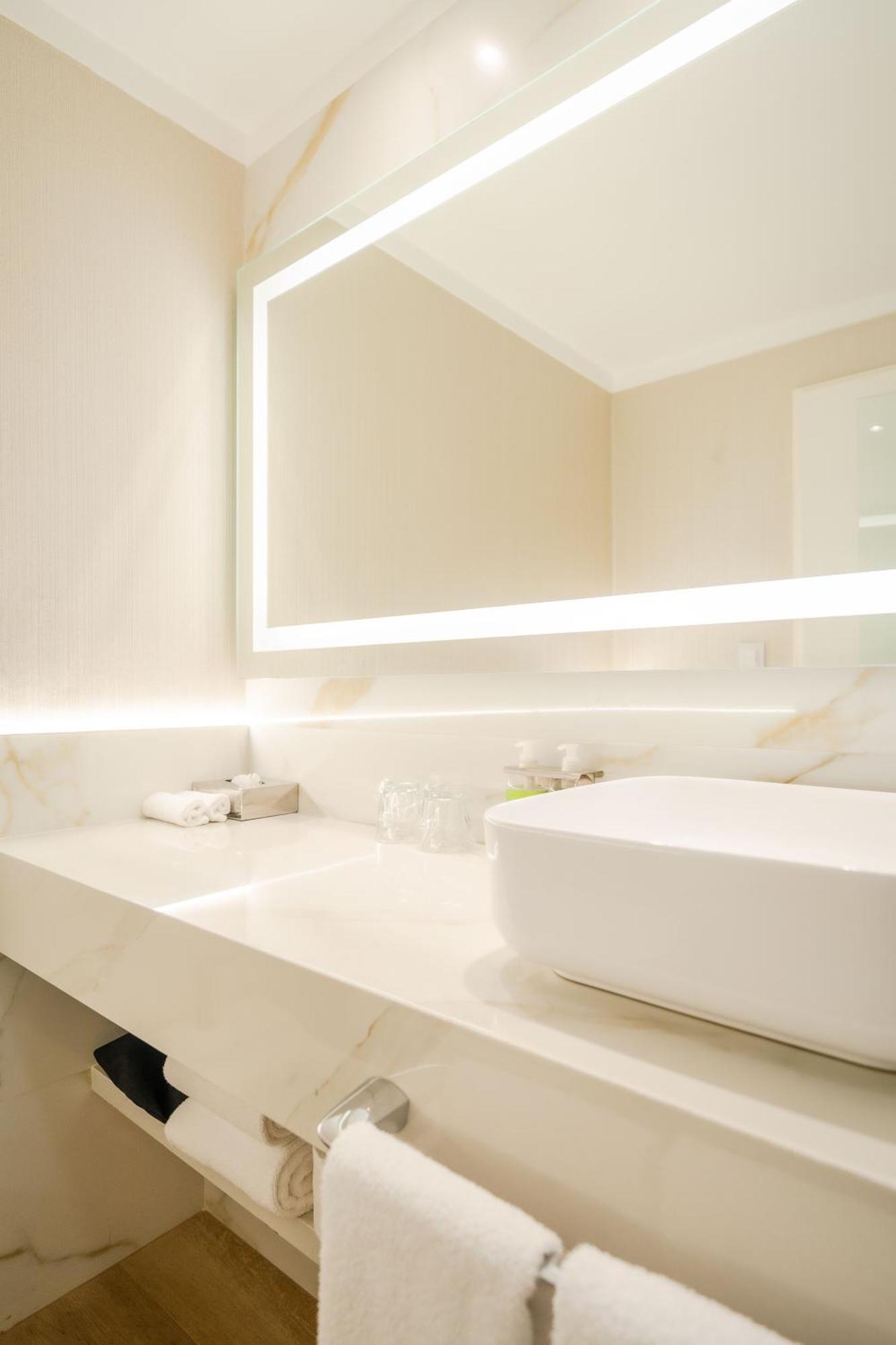 Queen Room with Two Queen Beds - Executive Level - Non-Smoking