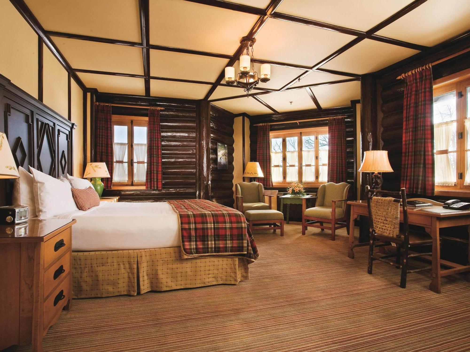 Signature Room, 1 King Bed – River View