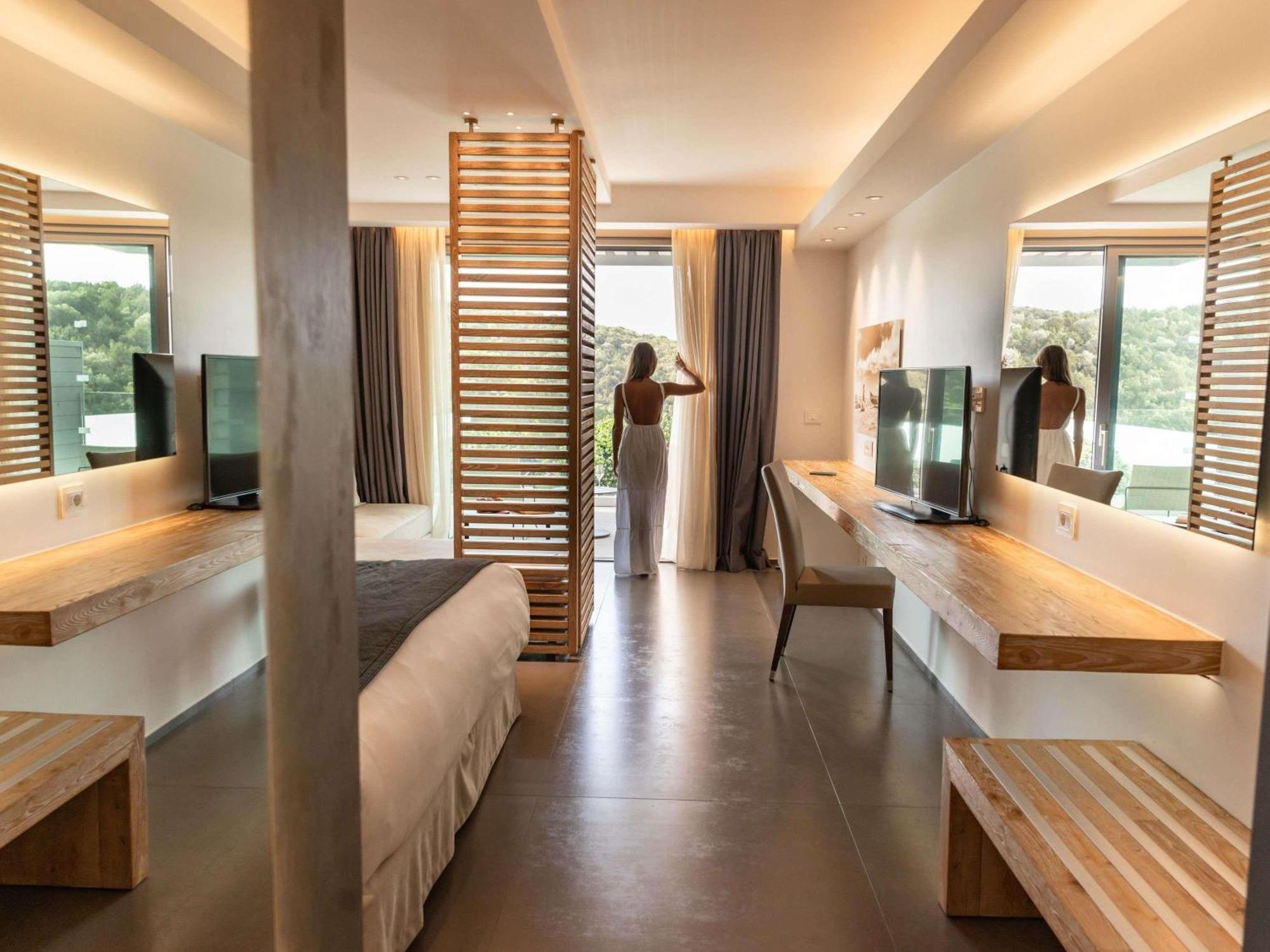 Family Suite, 2 Bedroom, Garden & Limited Sea View