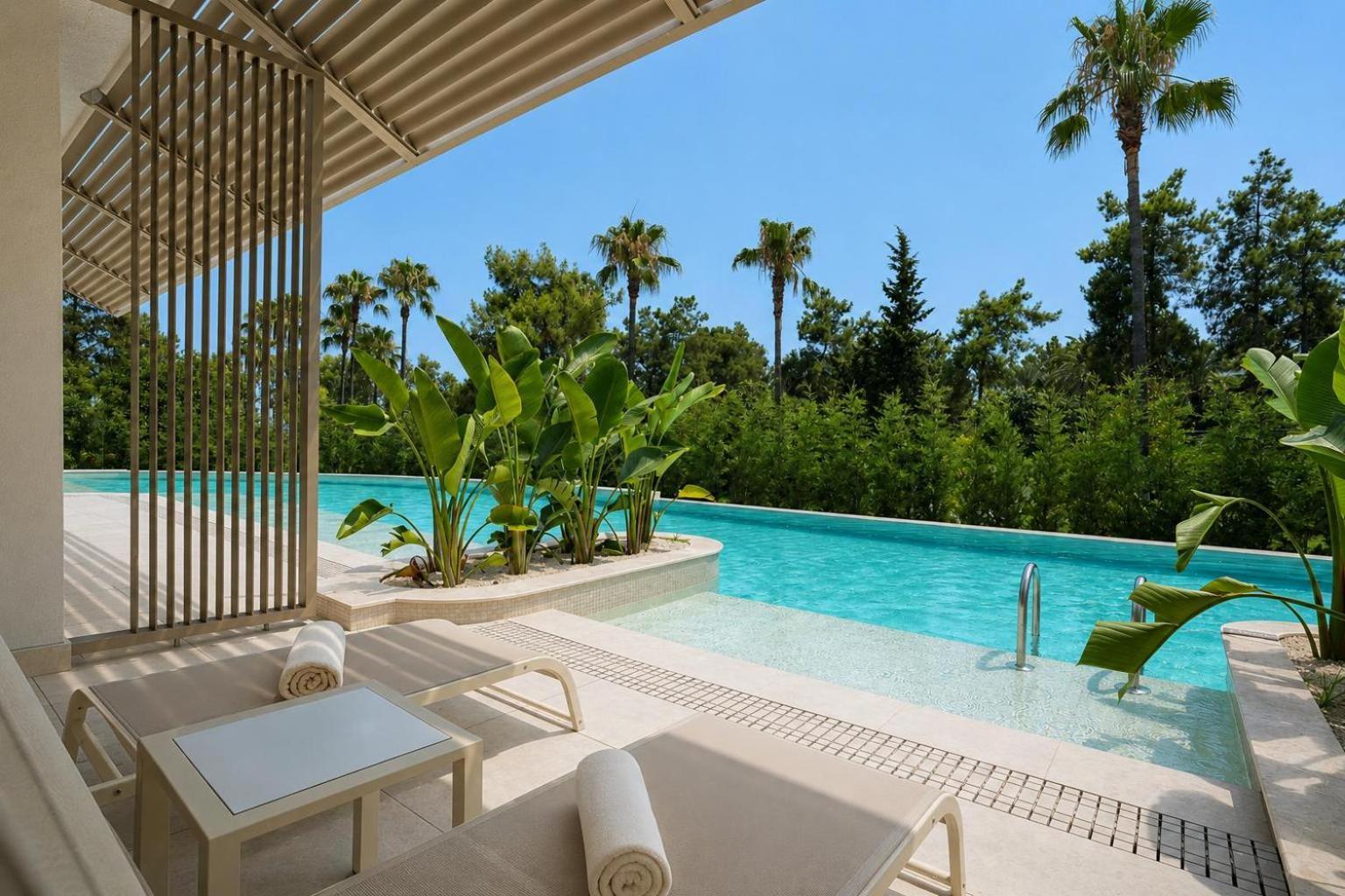 Chambre Deluxe avec Accès Direct à la Piscine