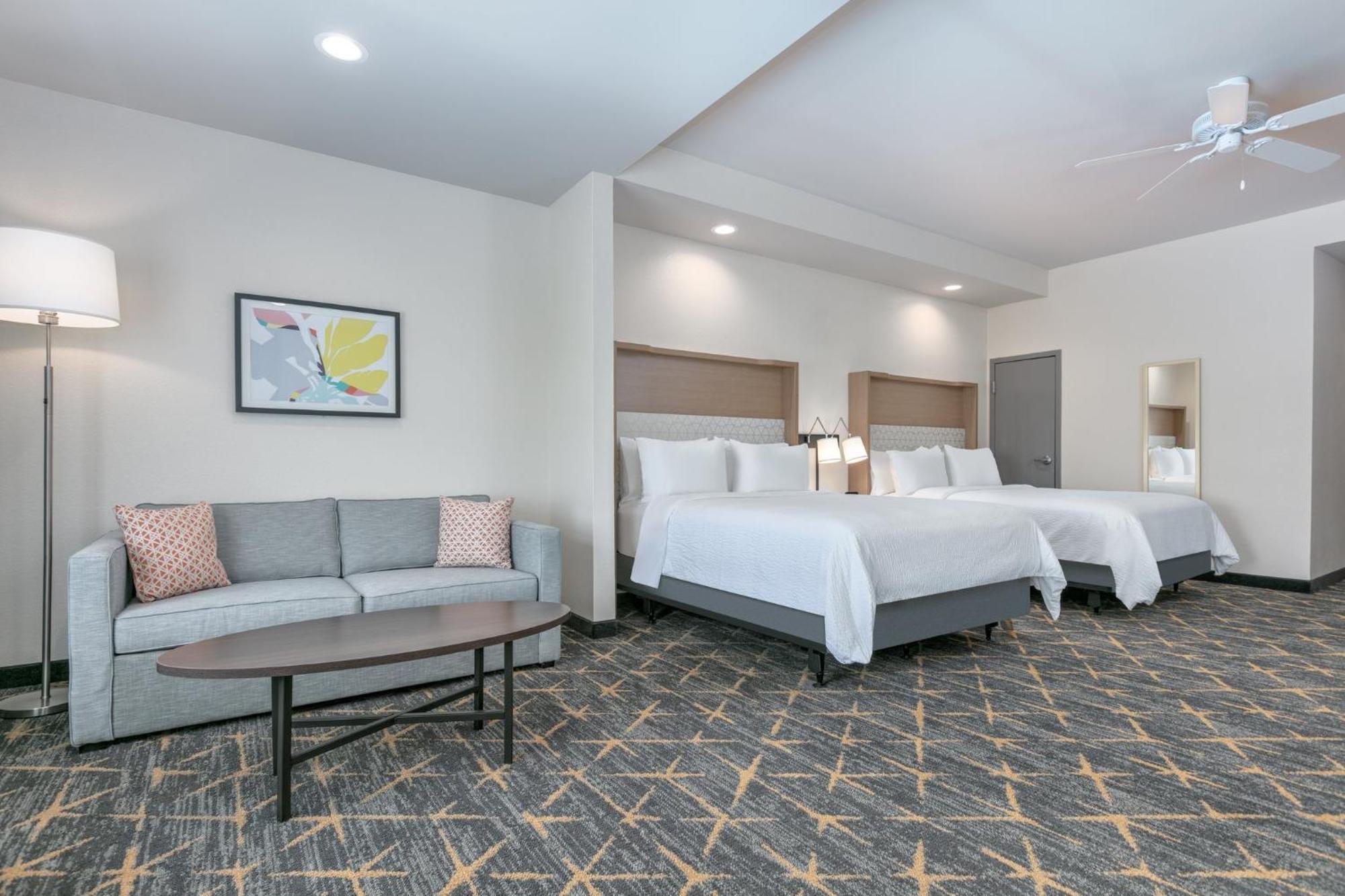 Queen Suite Two Queen Beds