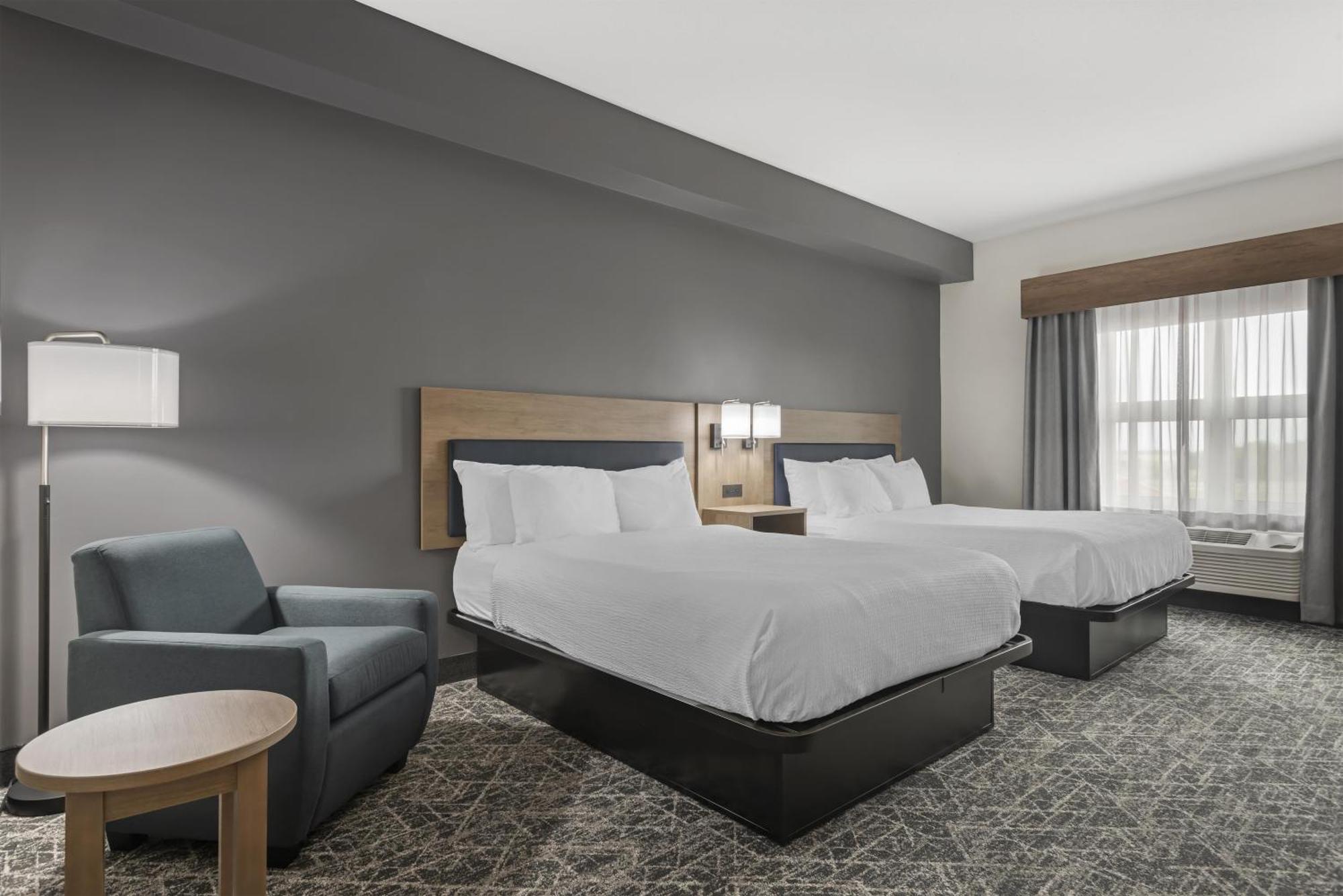 Queen Room with Two Queen Beds and Bath Tub - Disability Access/Non-Smoking