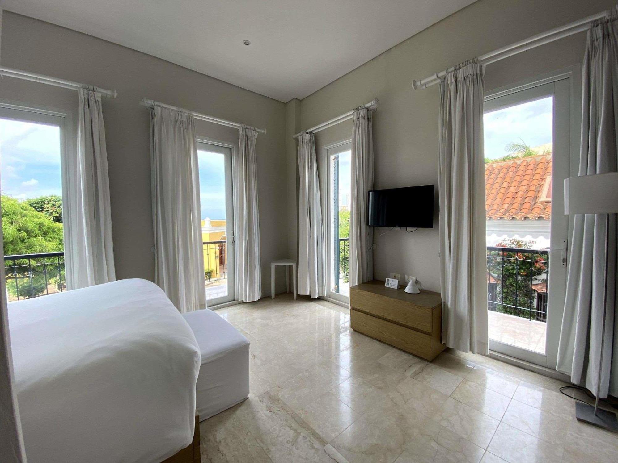 Deluxe King Room Sea View