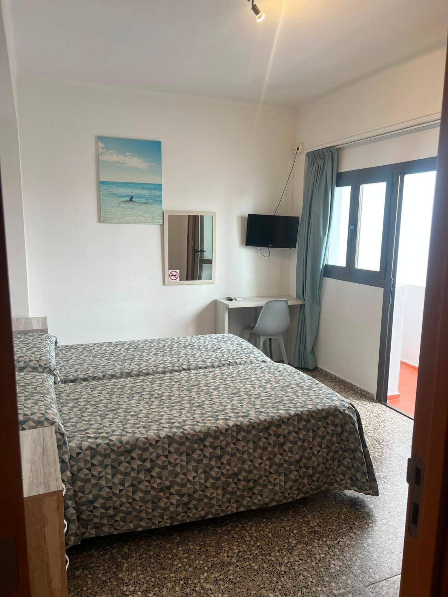Standaard Tweepersoonskamer met 1 of 2 Bedden en Balkon
