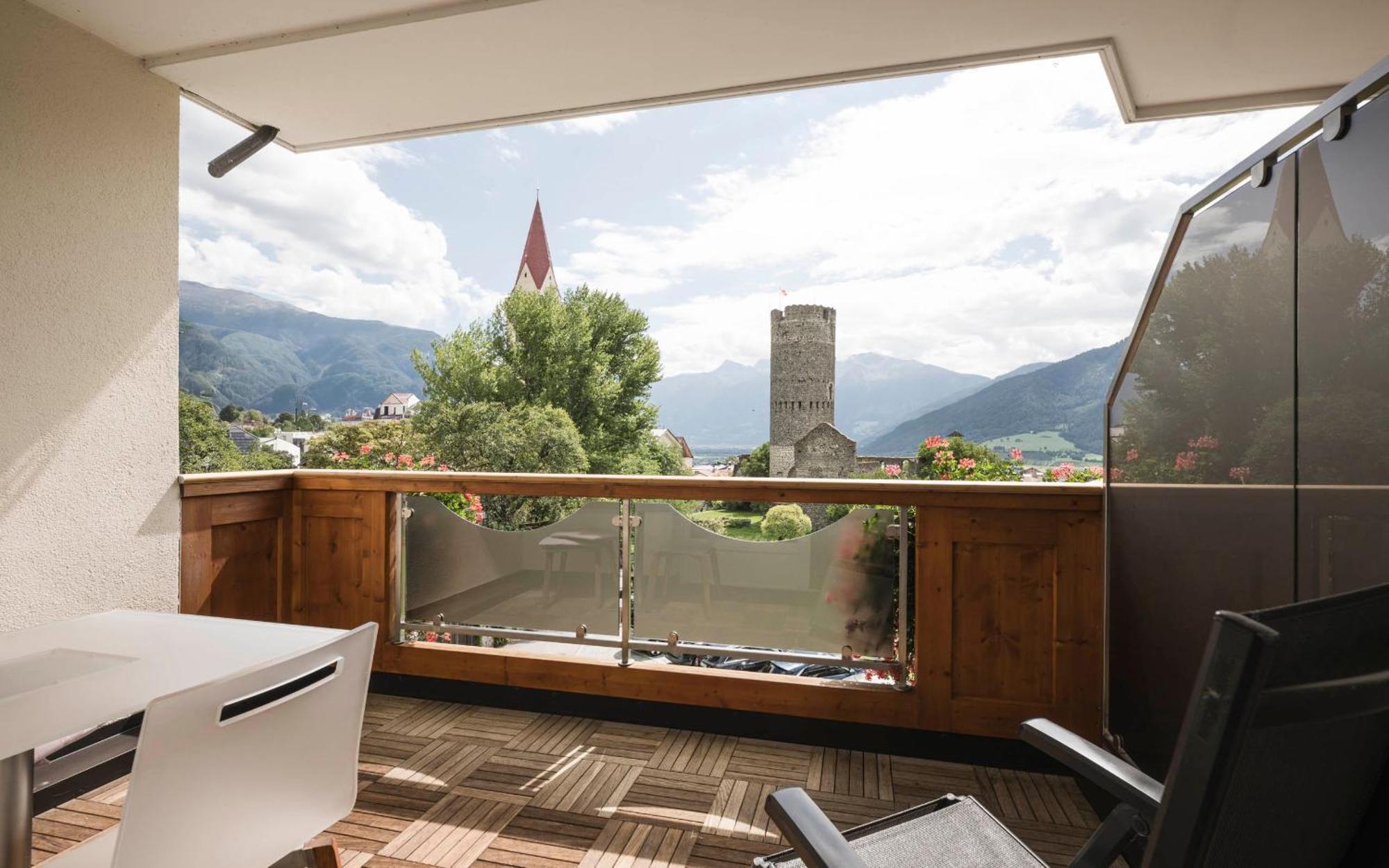 Doppelzimmer mit Balkon und Bergblick