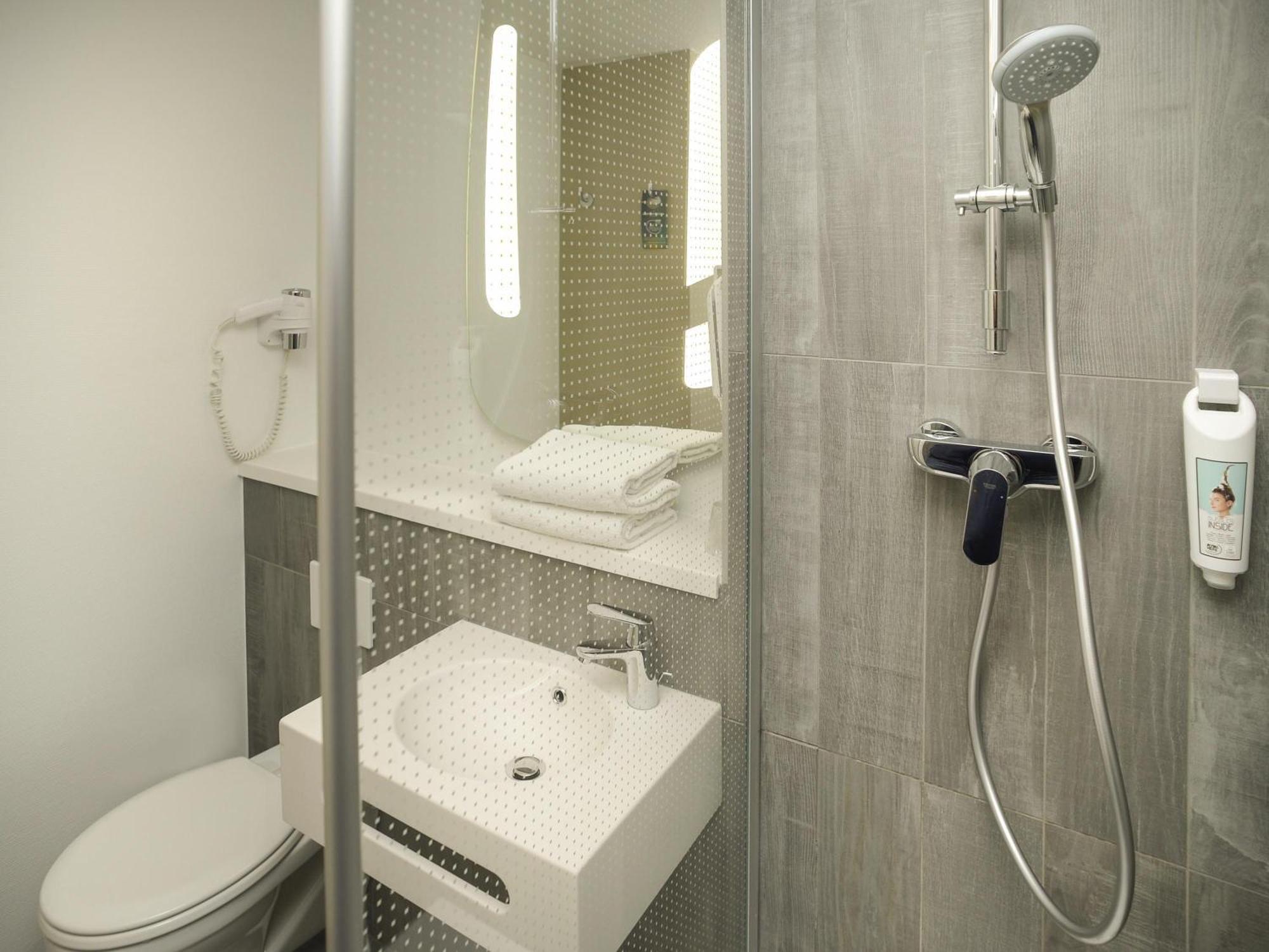 Standard Room 2 Single Beds