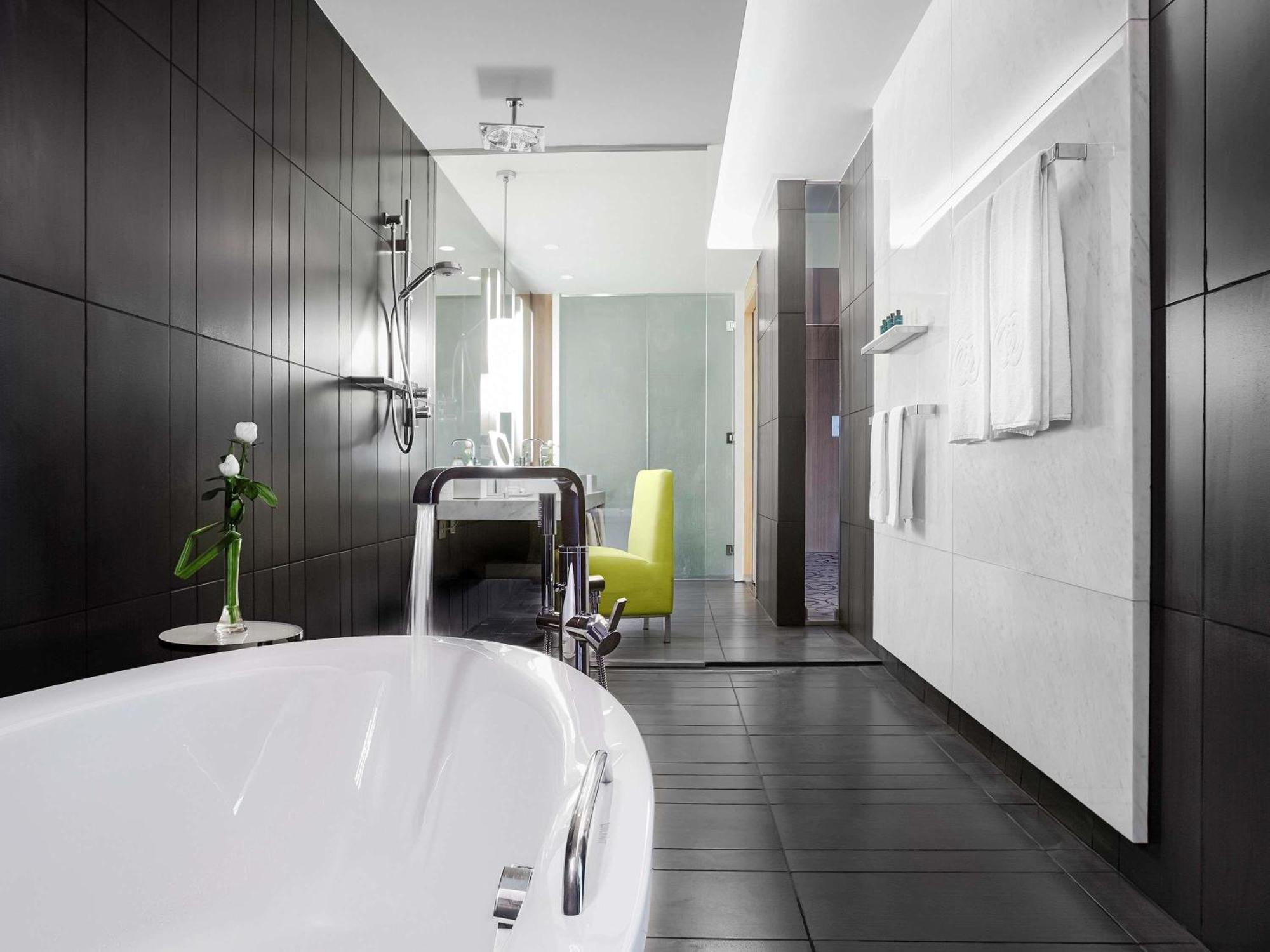Suite Junior dengan Tempat Tidur King dan Pemandangan Burj Khalifa