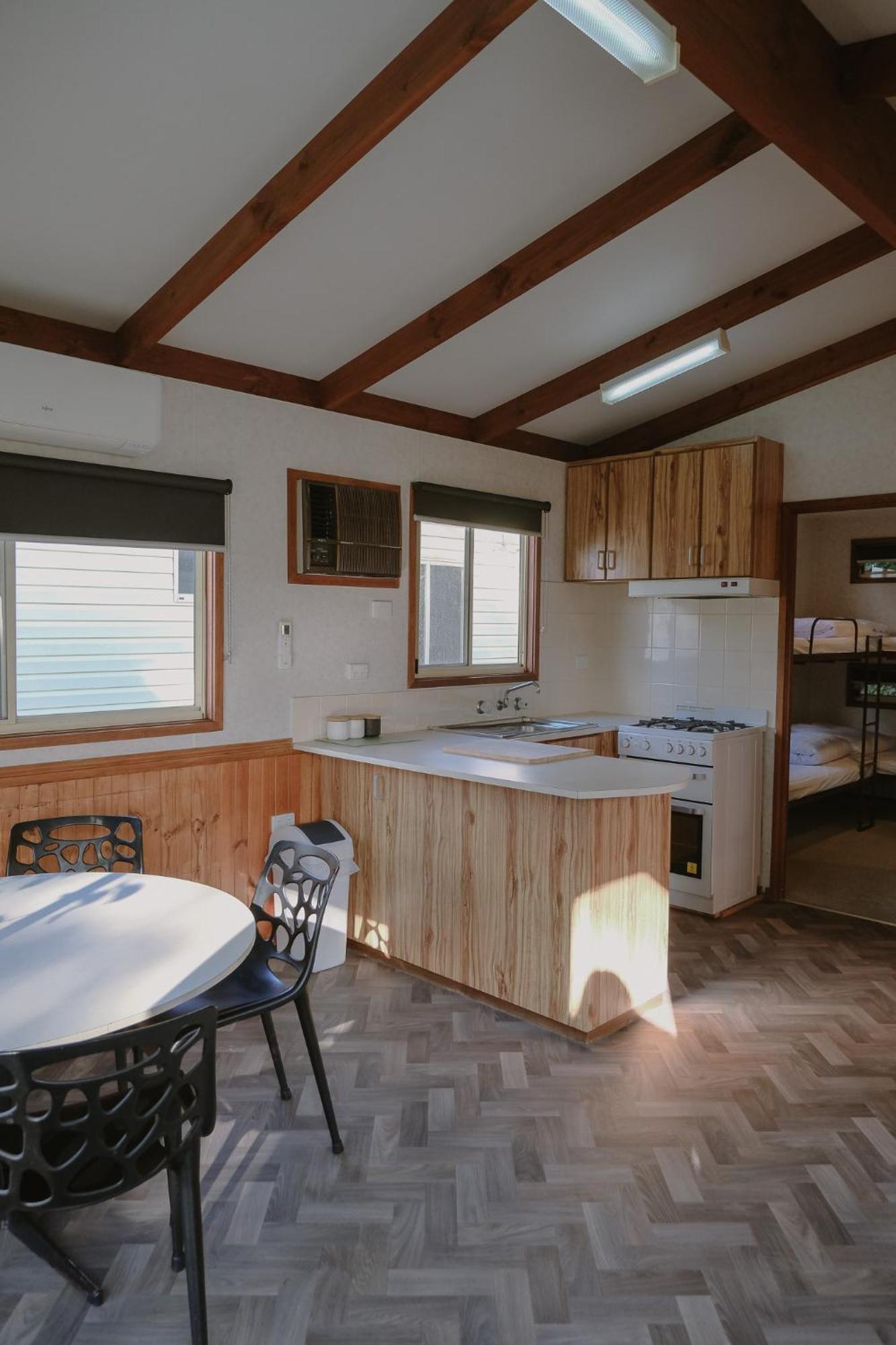 Two Bedroom Holiday Unit 6 Berth