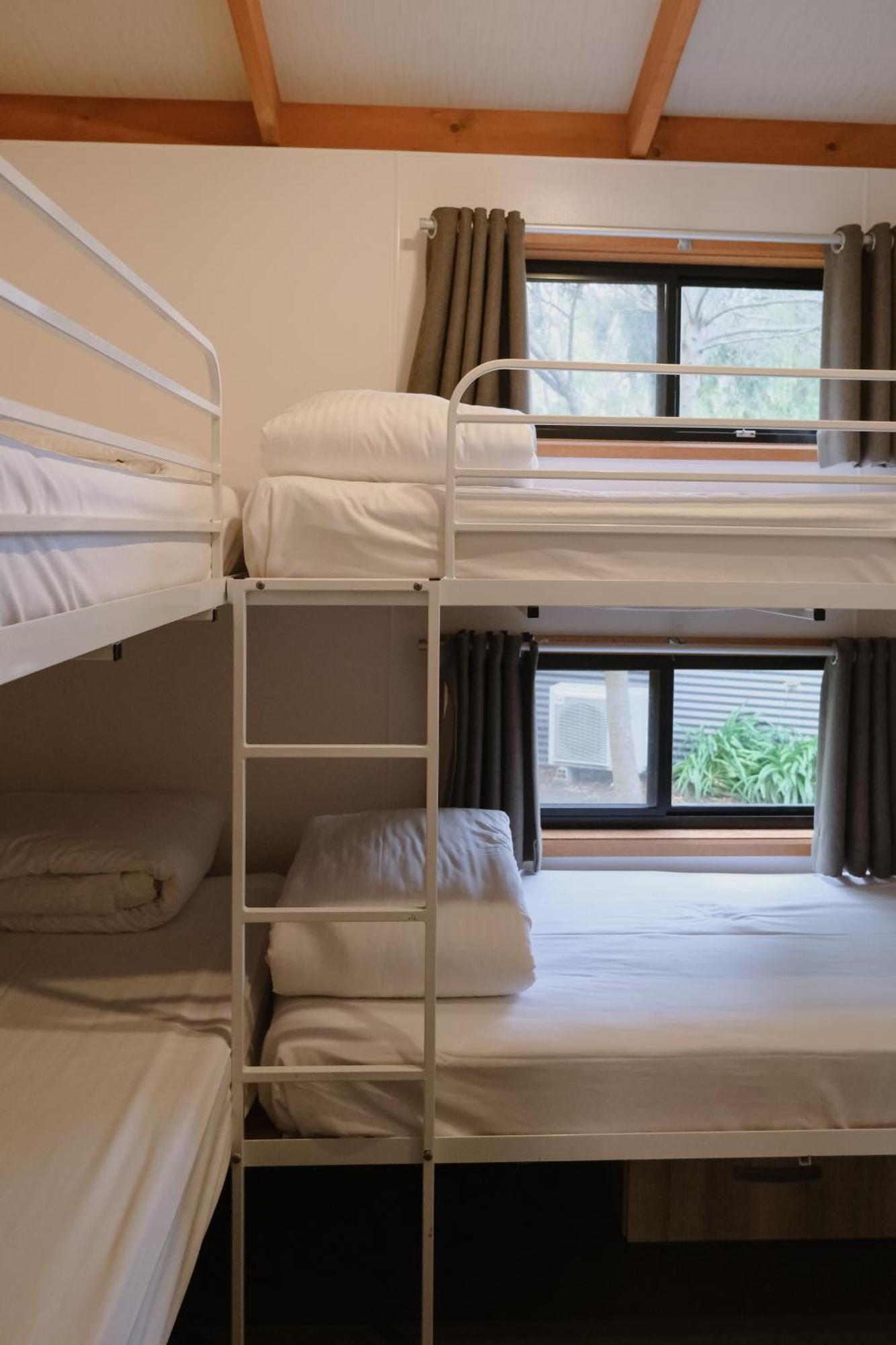 Three Bedroom Deluxe Villa Unit 8 Berth