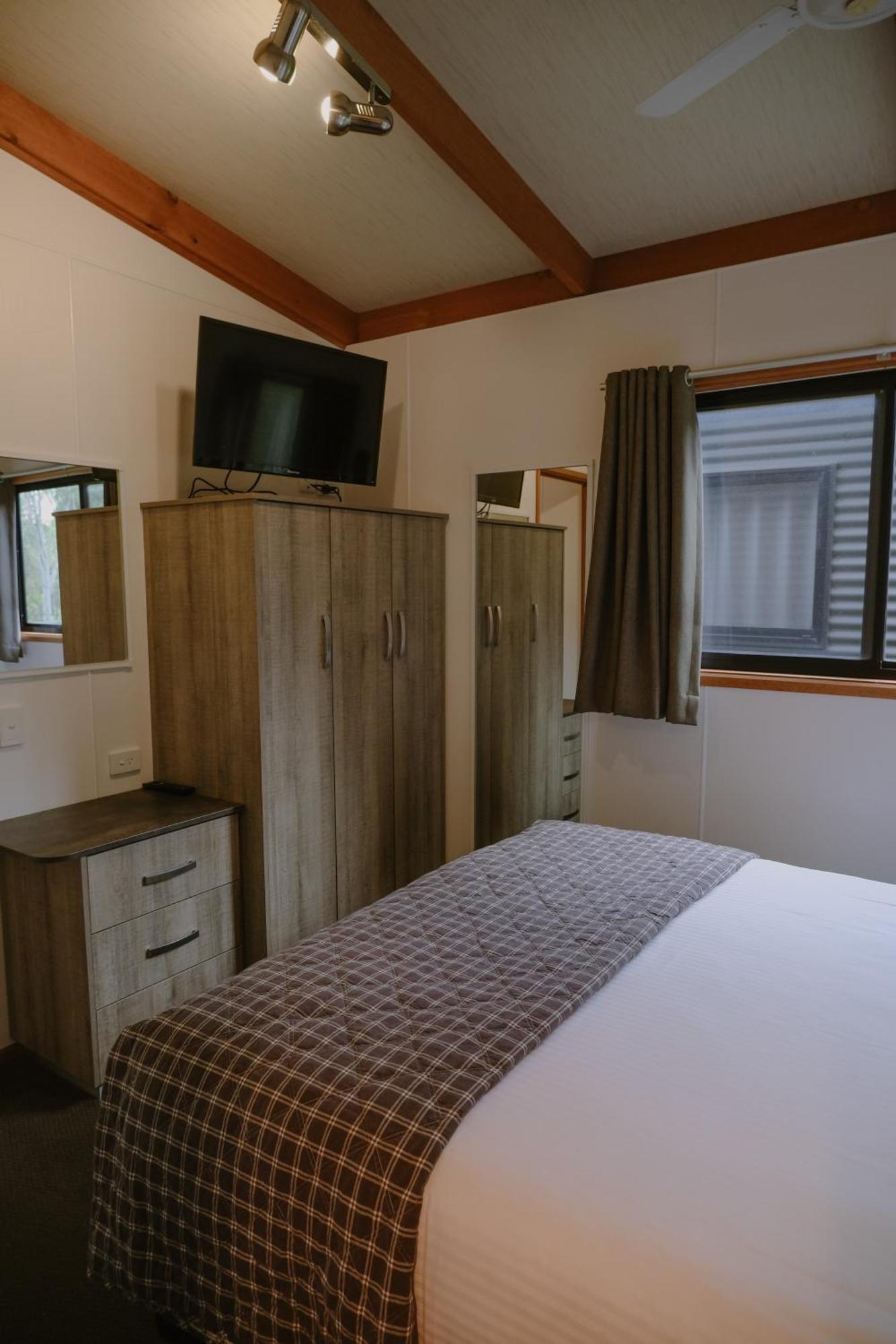 Three Bedroom Deluxe Villa Unit 8 Berth