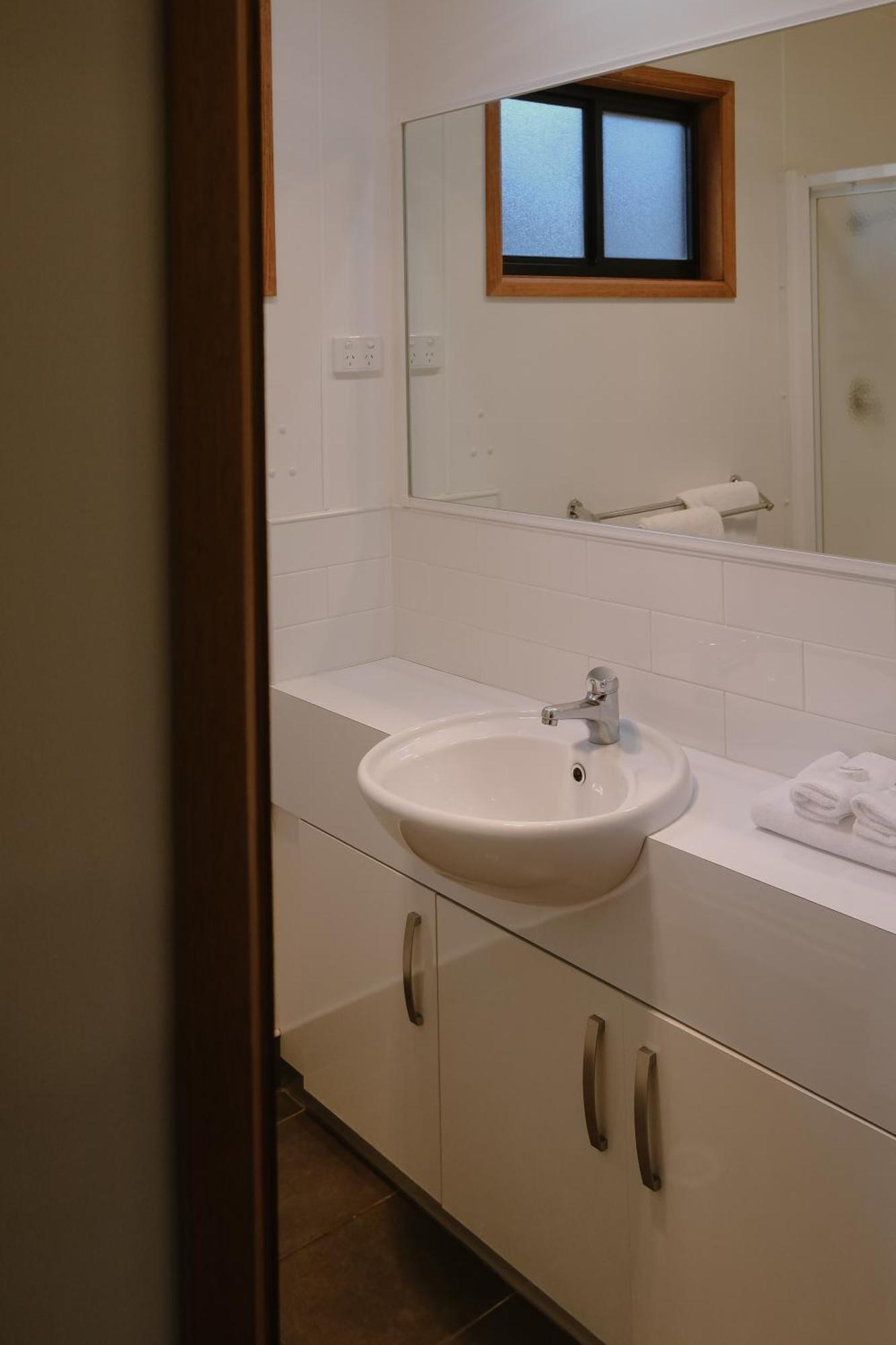 Three Bedroom Deluxe Villa Unit 8 Berth