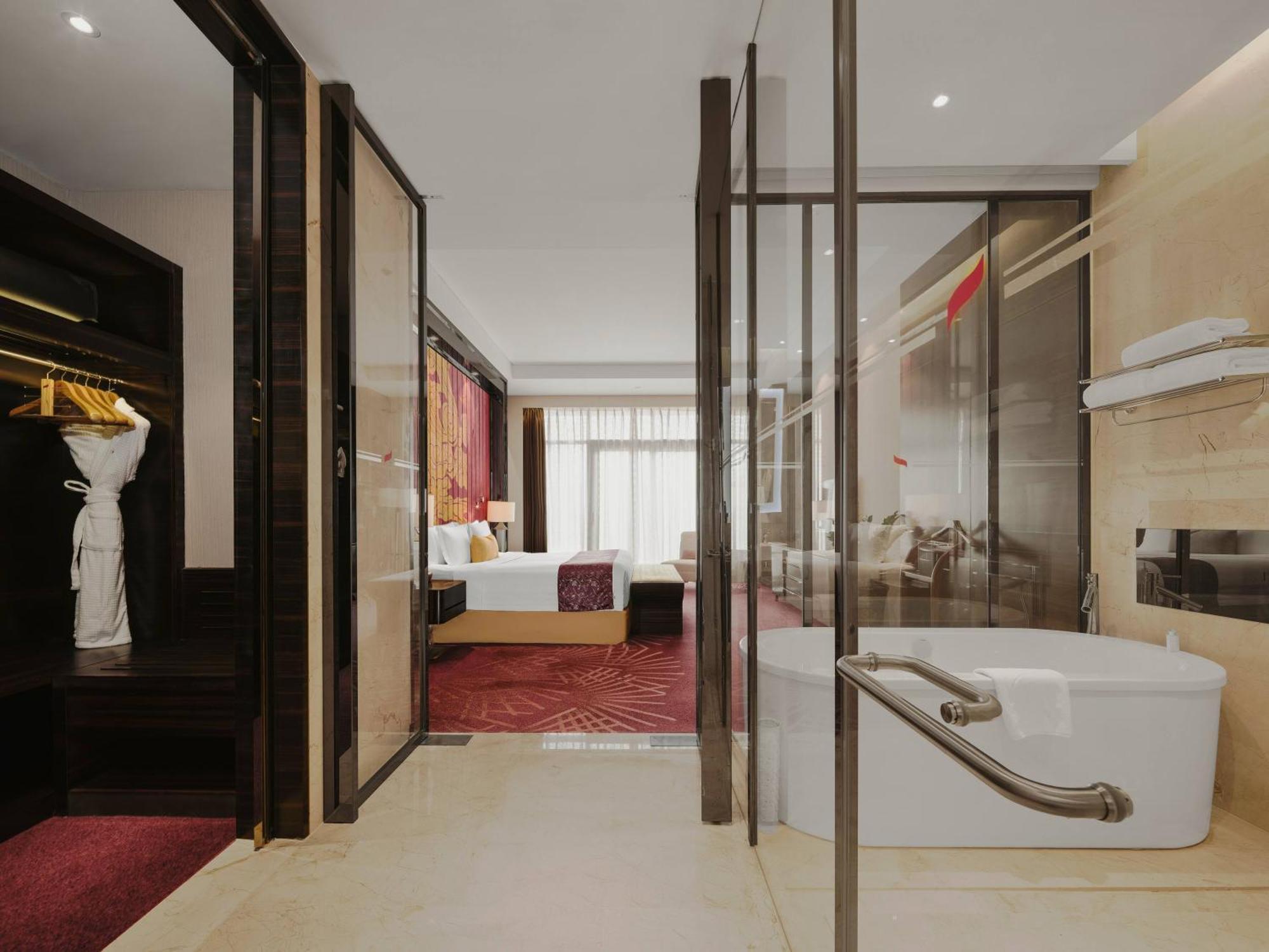 Deluxe Junior Suite Red Level