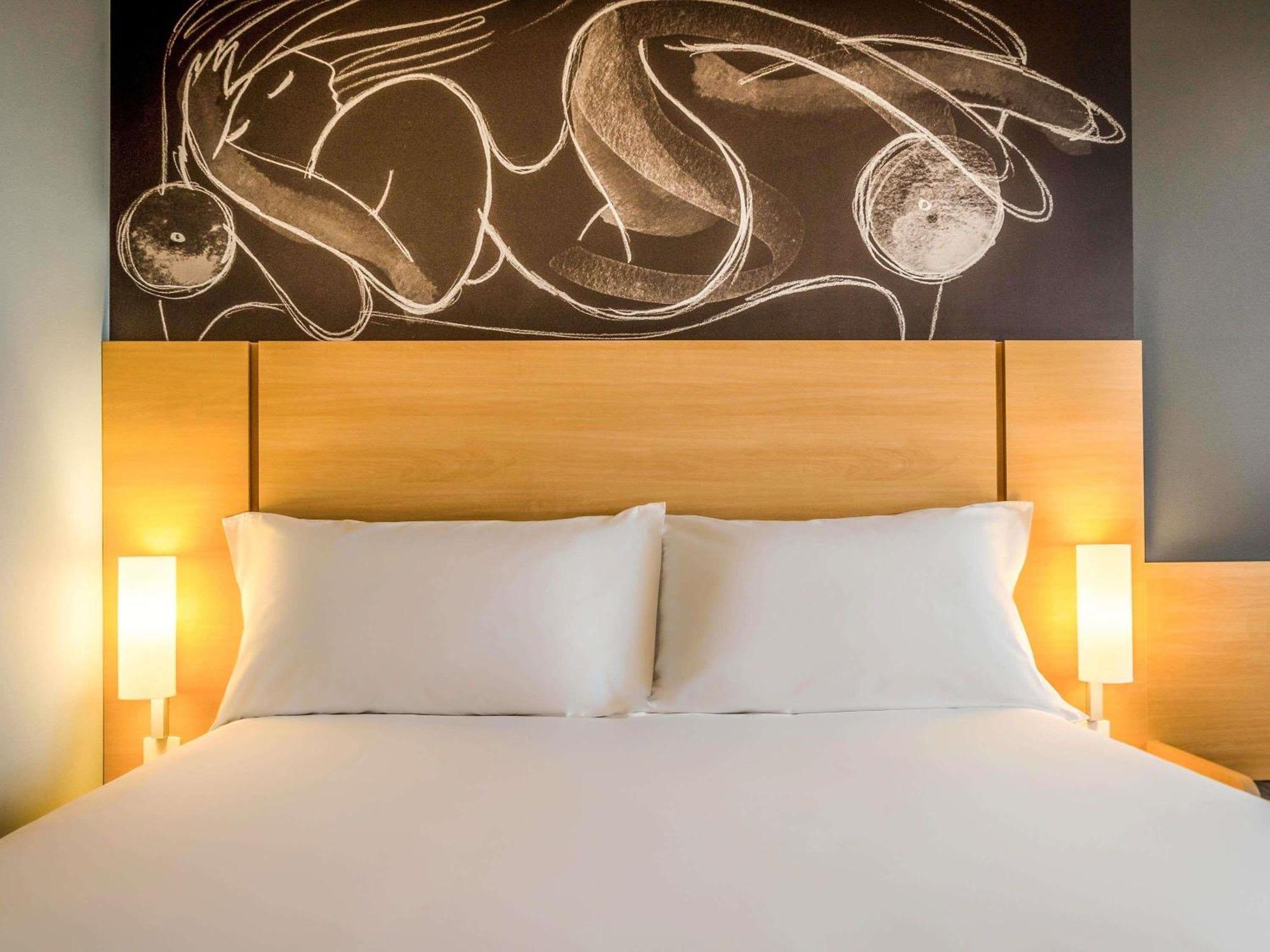 Standard  Room with 1 Double bed and 1 Small bed