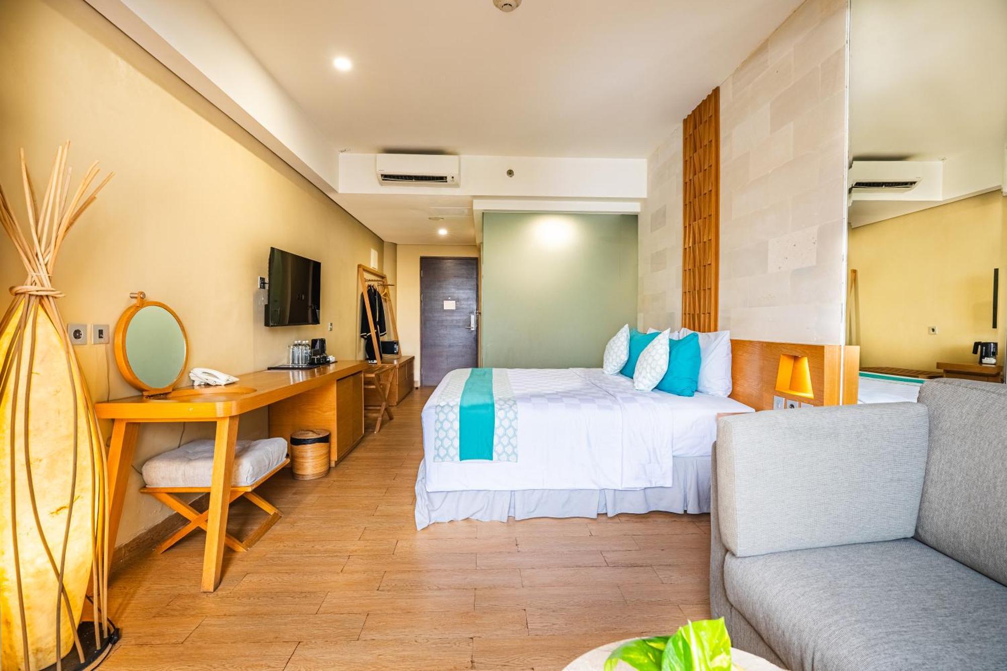 Luxury Suite with Balcony
