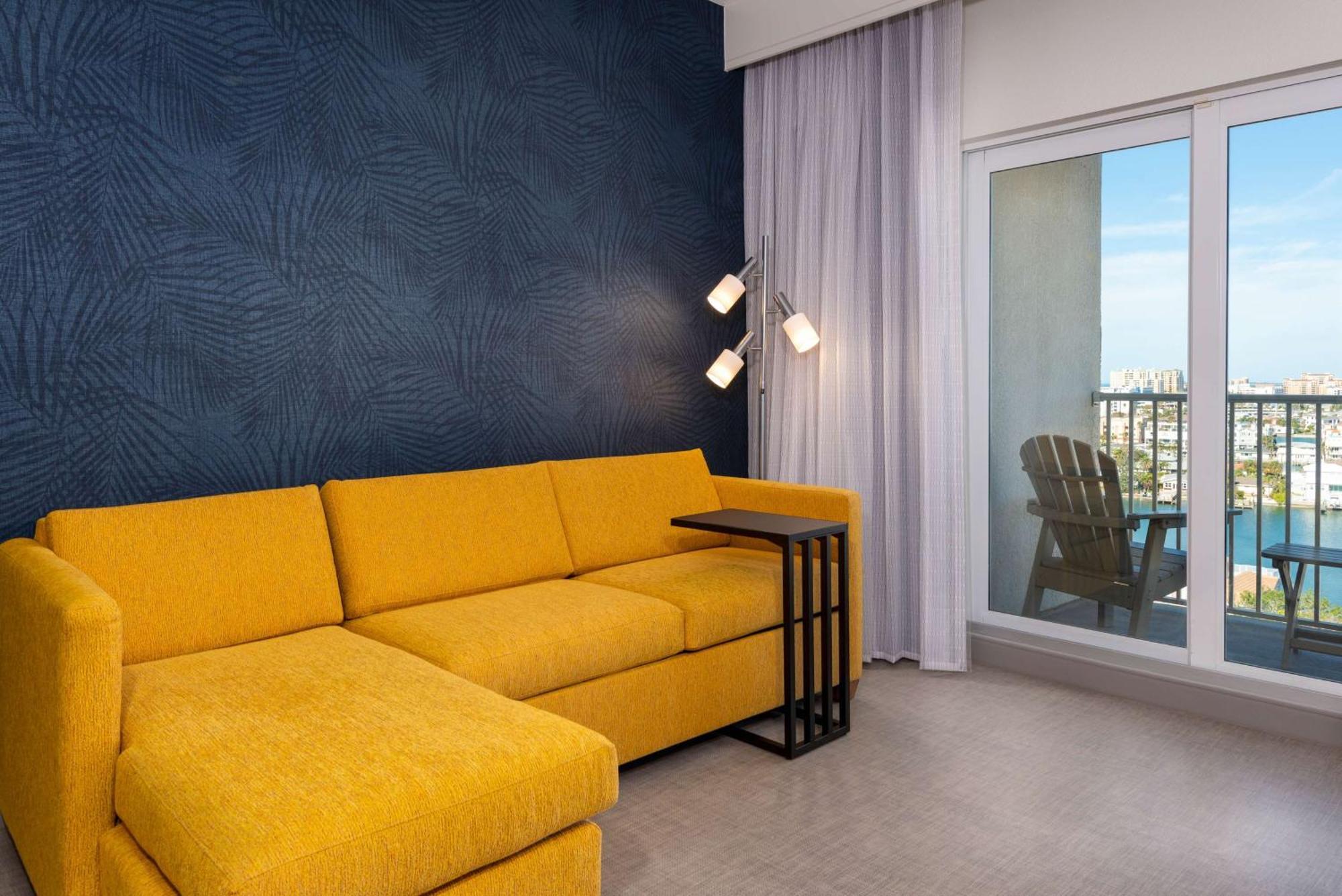 Queen Suite met 2 Queensize Bedden en een Slaapbank - Balkon - Rookvrij