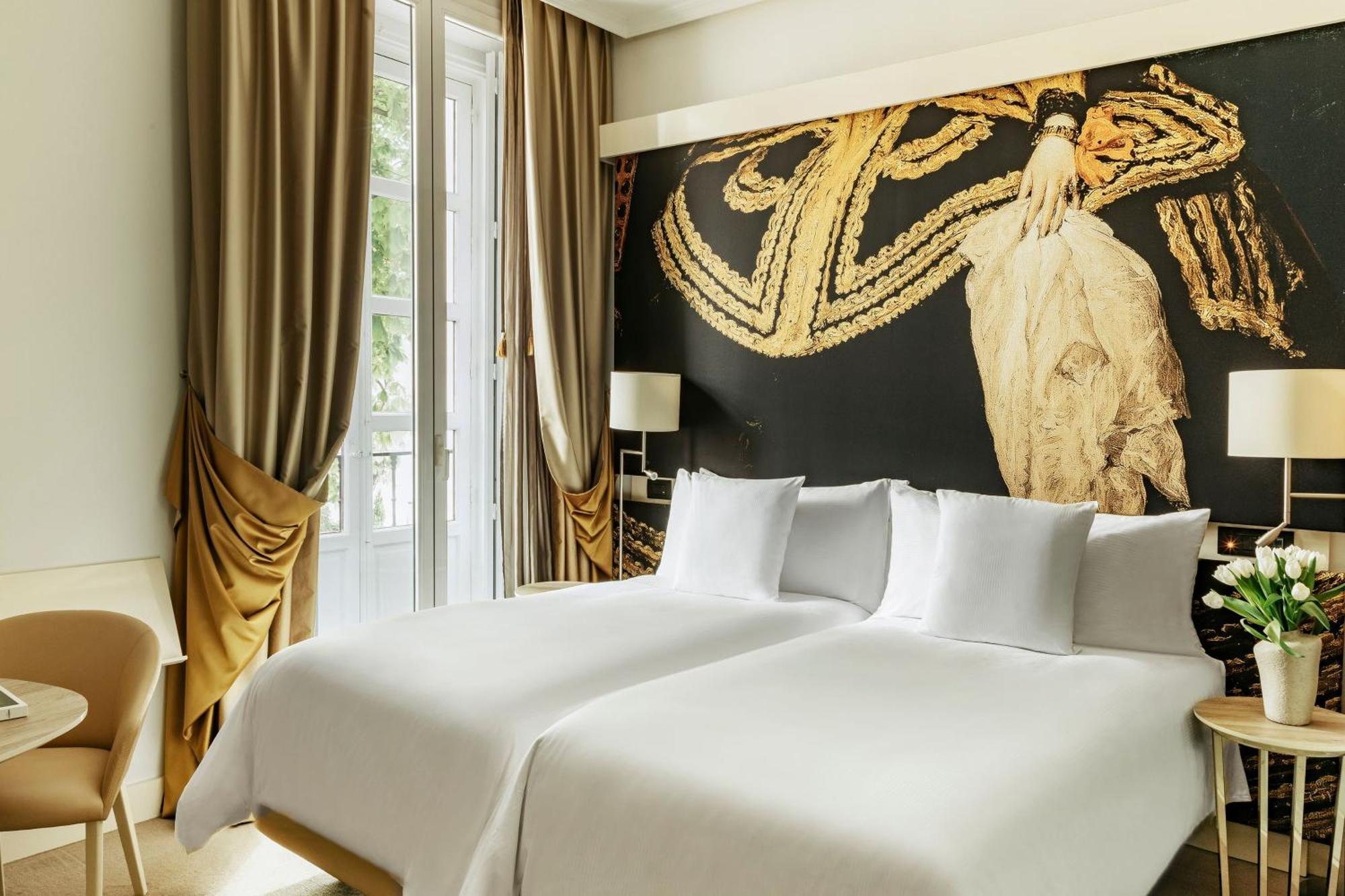 Premier Connecting Room