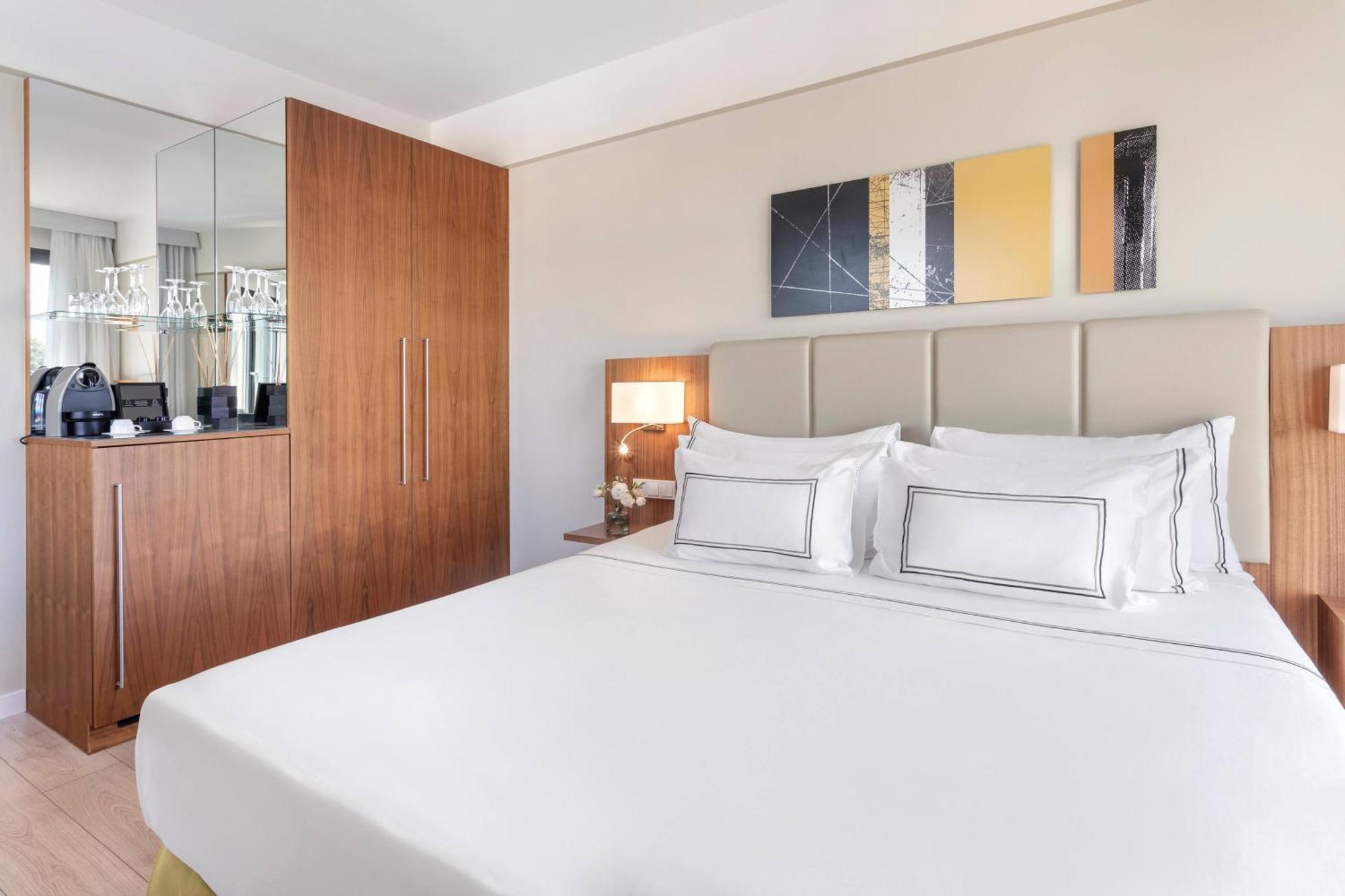 The Level Premium Room with City View and Executive Lounge Access