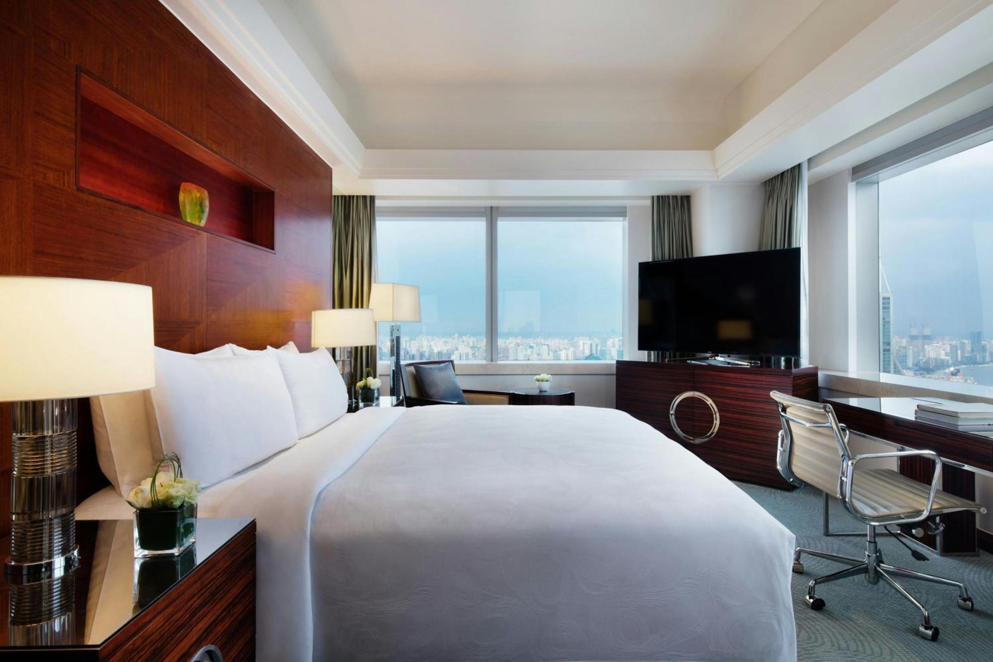 Executive Level King Room Skyline View
