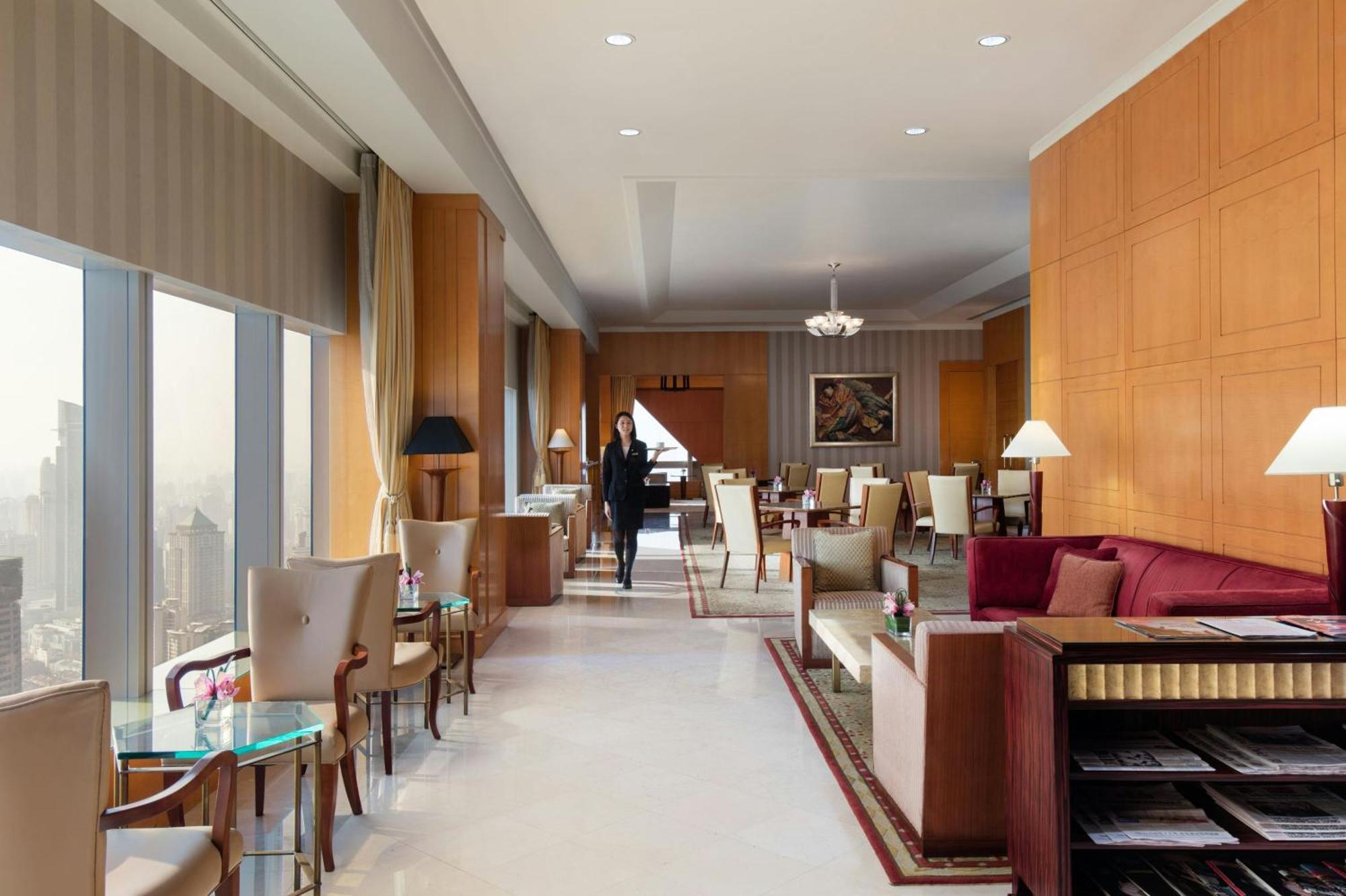 Executive Level Twin Room Two Twin Beds Skyline View