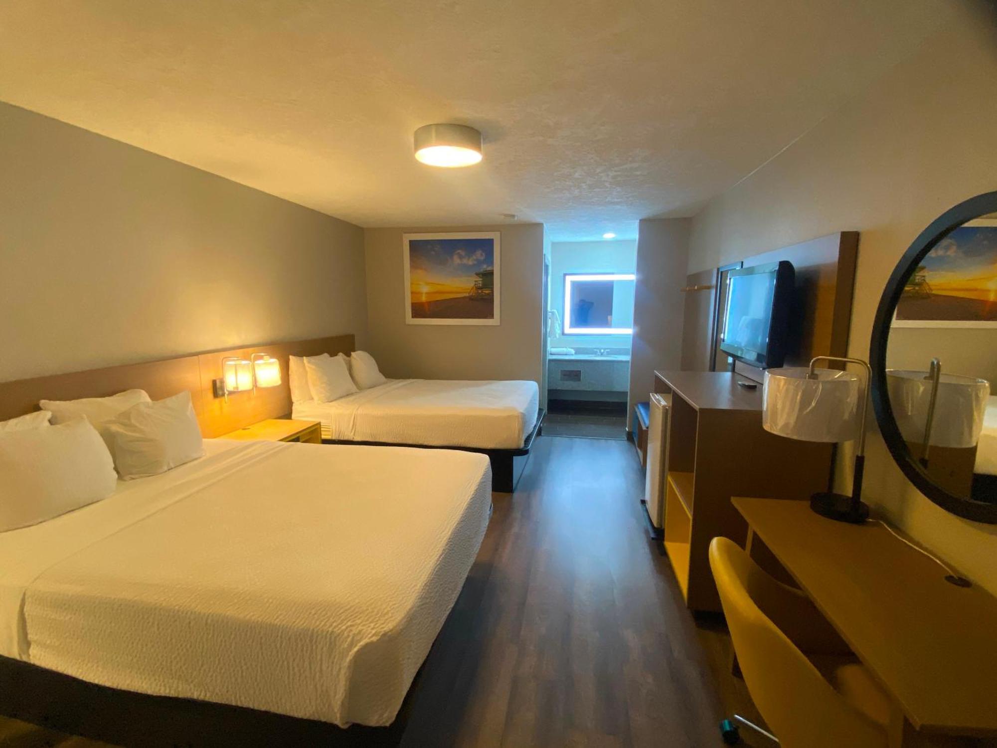 Queen Room with Two Queen Beds, Mobility Access and Bathtub with Grab Bars, Non-Smoking