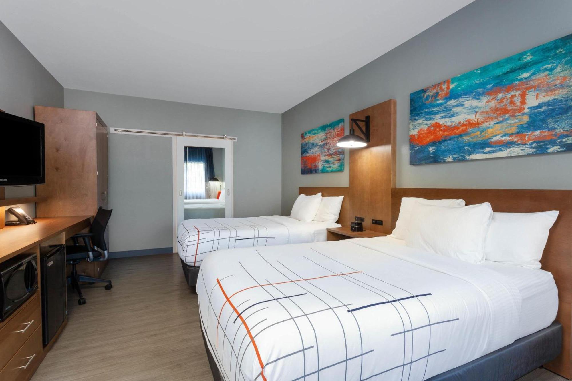 Double Room Two Double Beds Pool View Non-Smoking