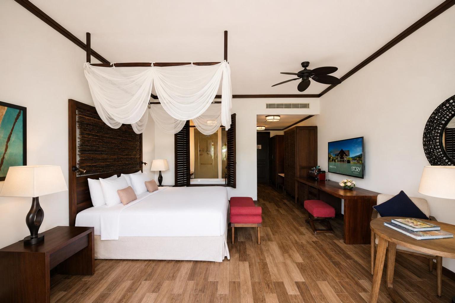 Junior King Suite with Balcony