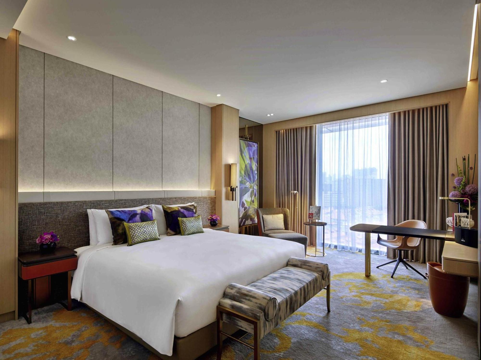 Luxury Room 1 King Bed Heritage View